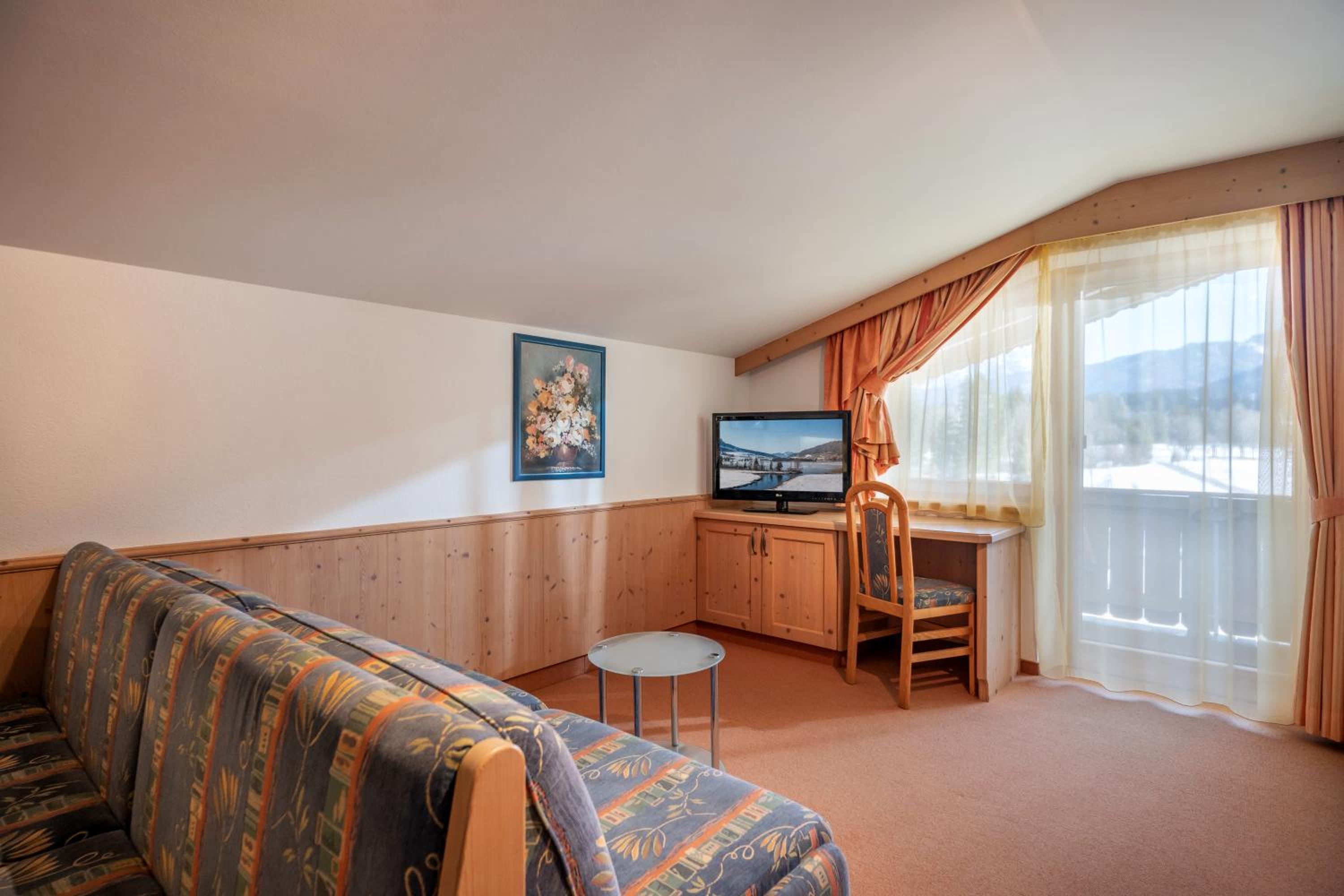 Apartment 5 with Lake View photo 2