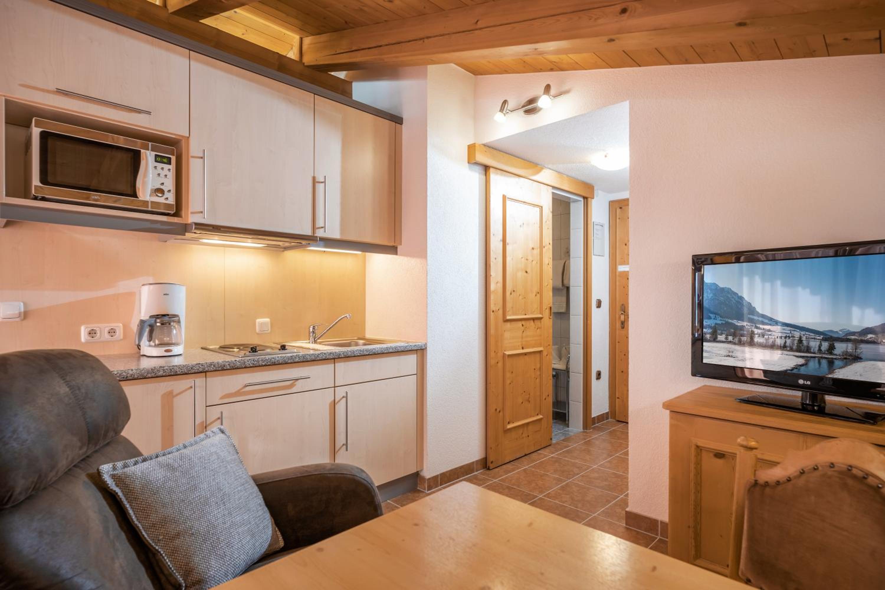 Apartment 4 with Lake View photo 3