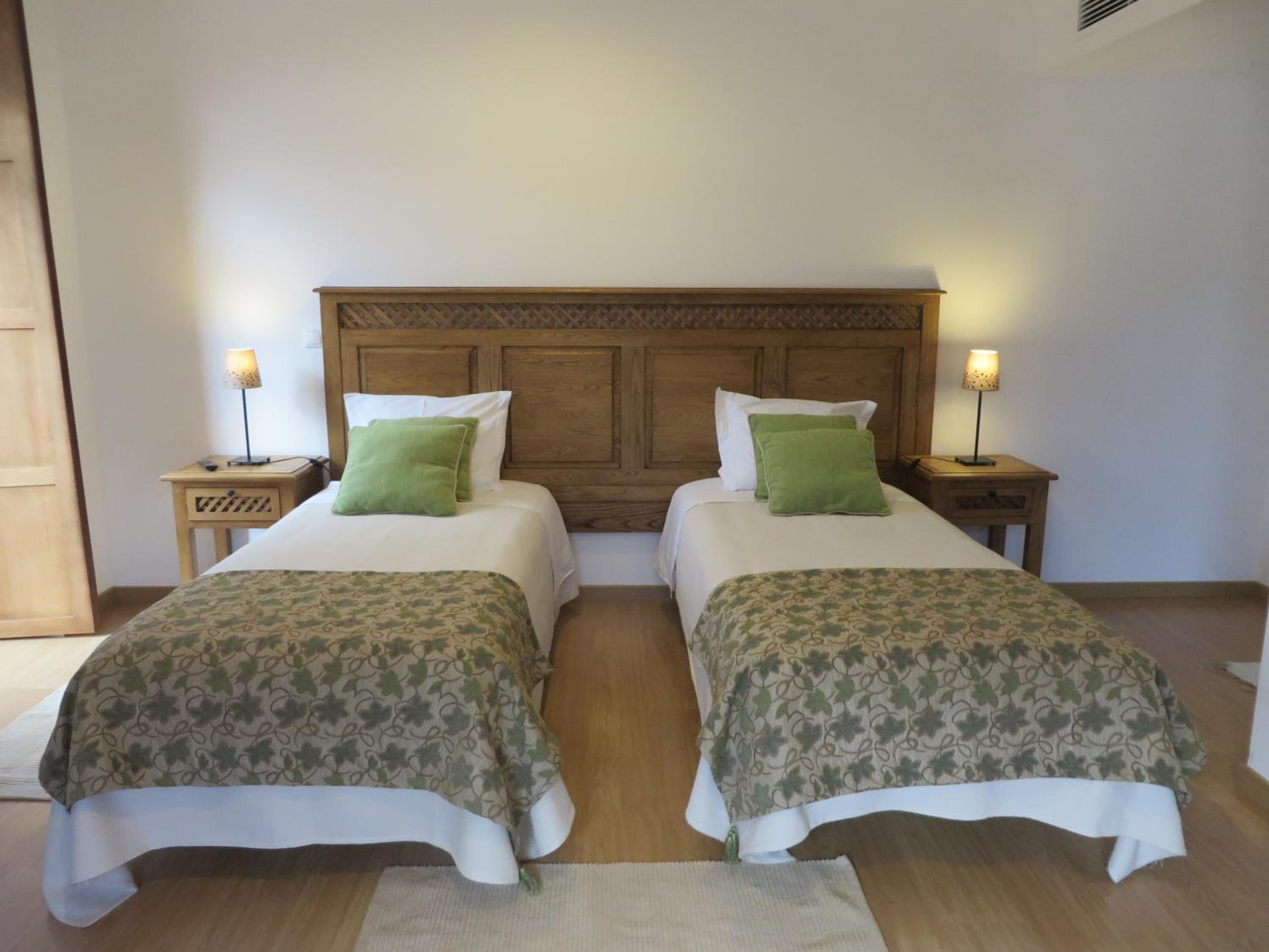 Double or Twin Room with Private Bathroom photo 3
