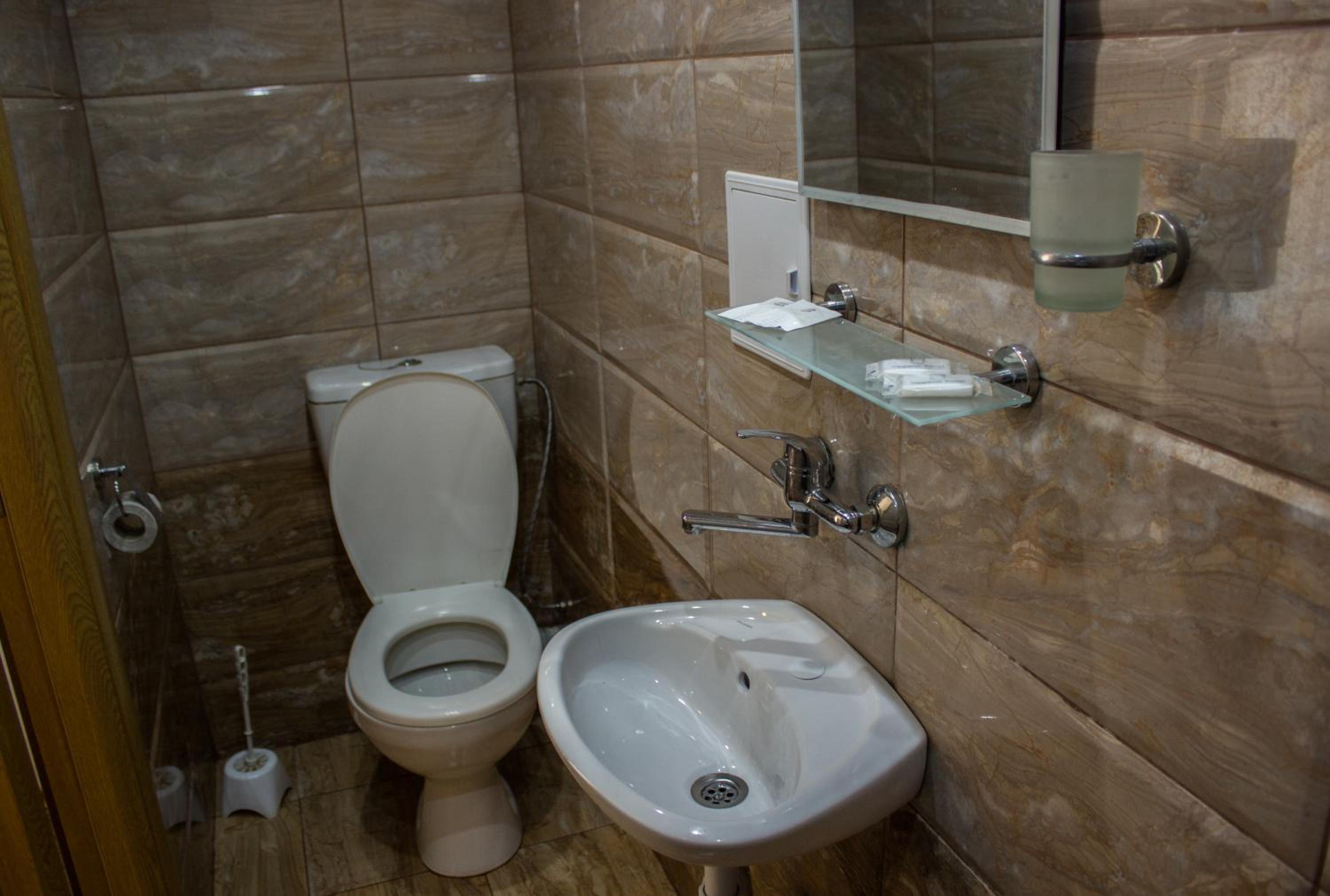 Twin Room - Photo 2