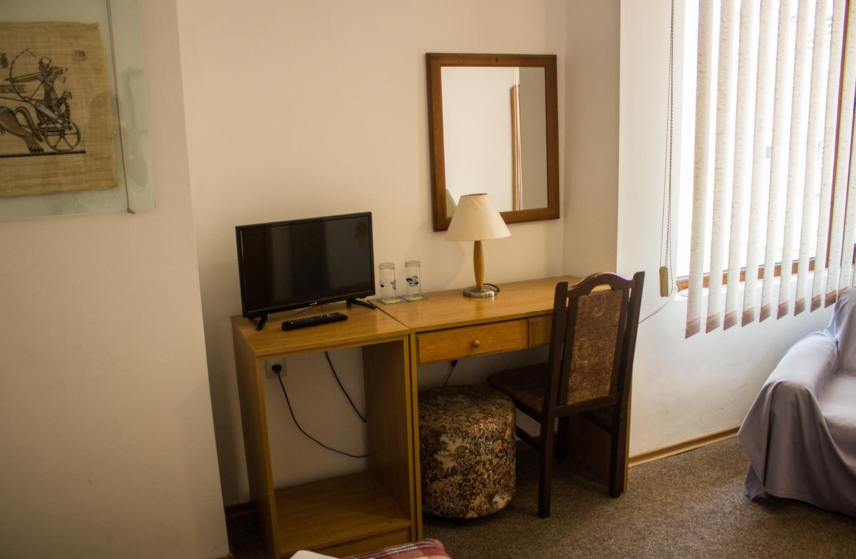 Twin Room - Photo 9