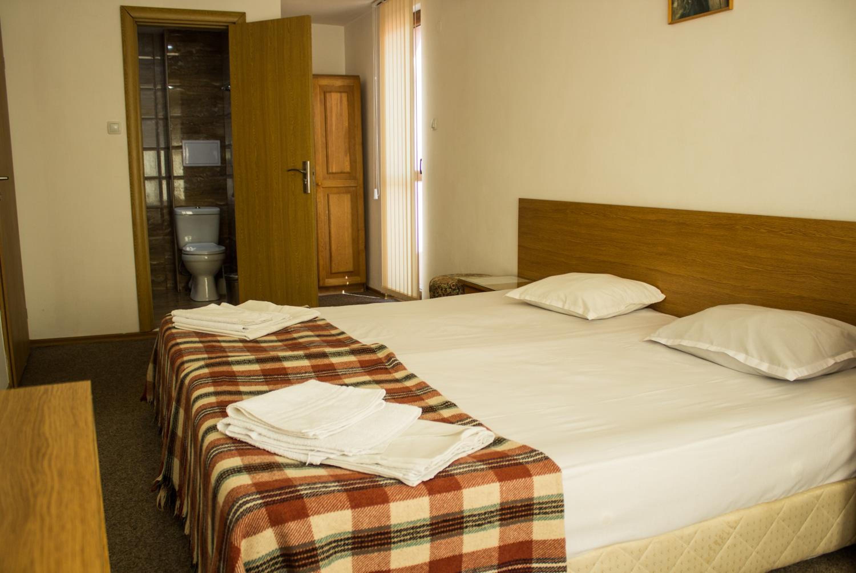 Twin Room - Photo 7