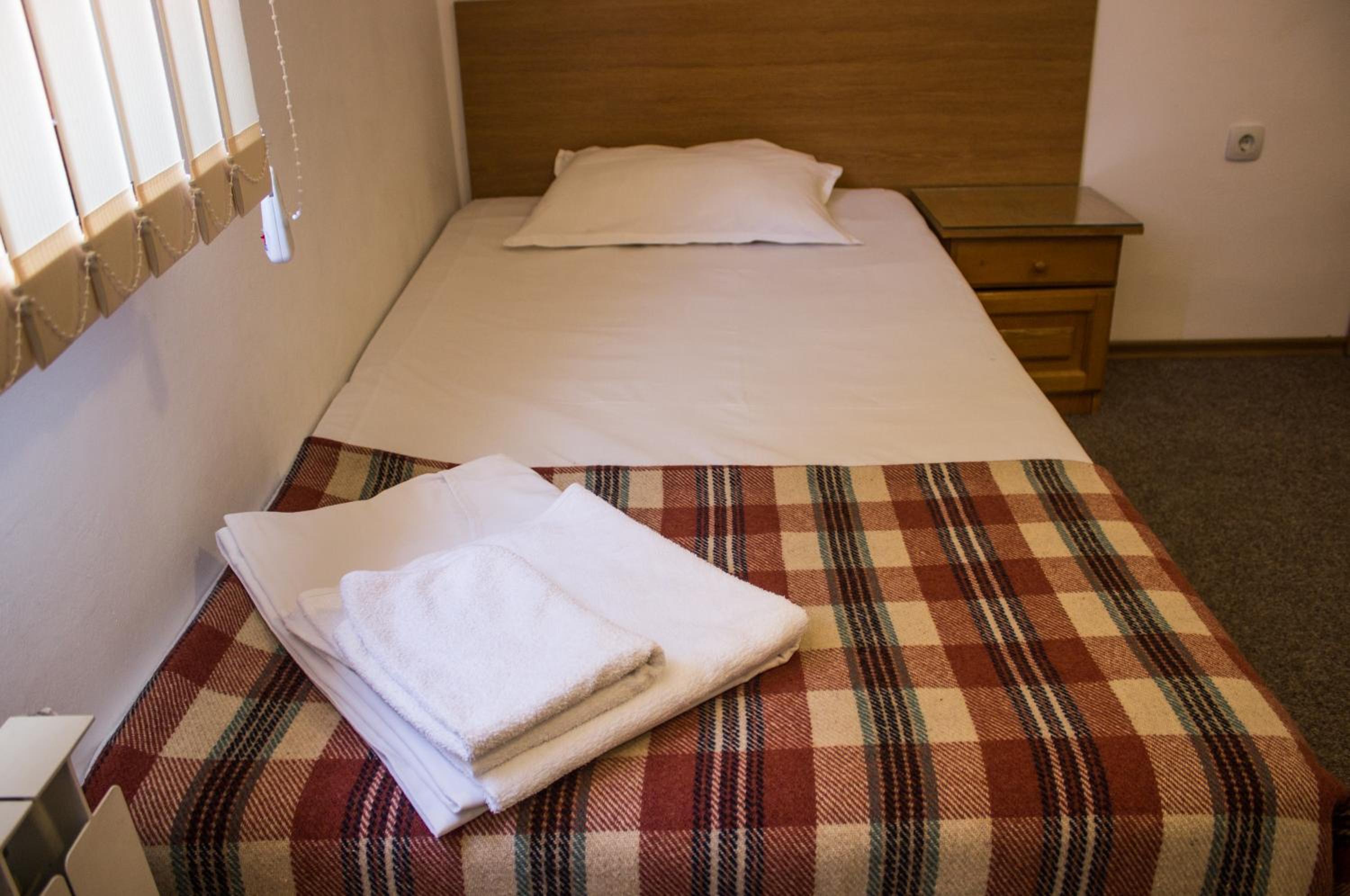 Twin Room - Photo 8