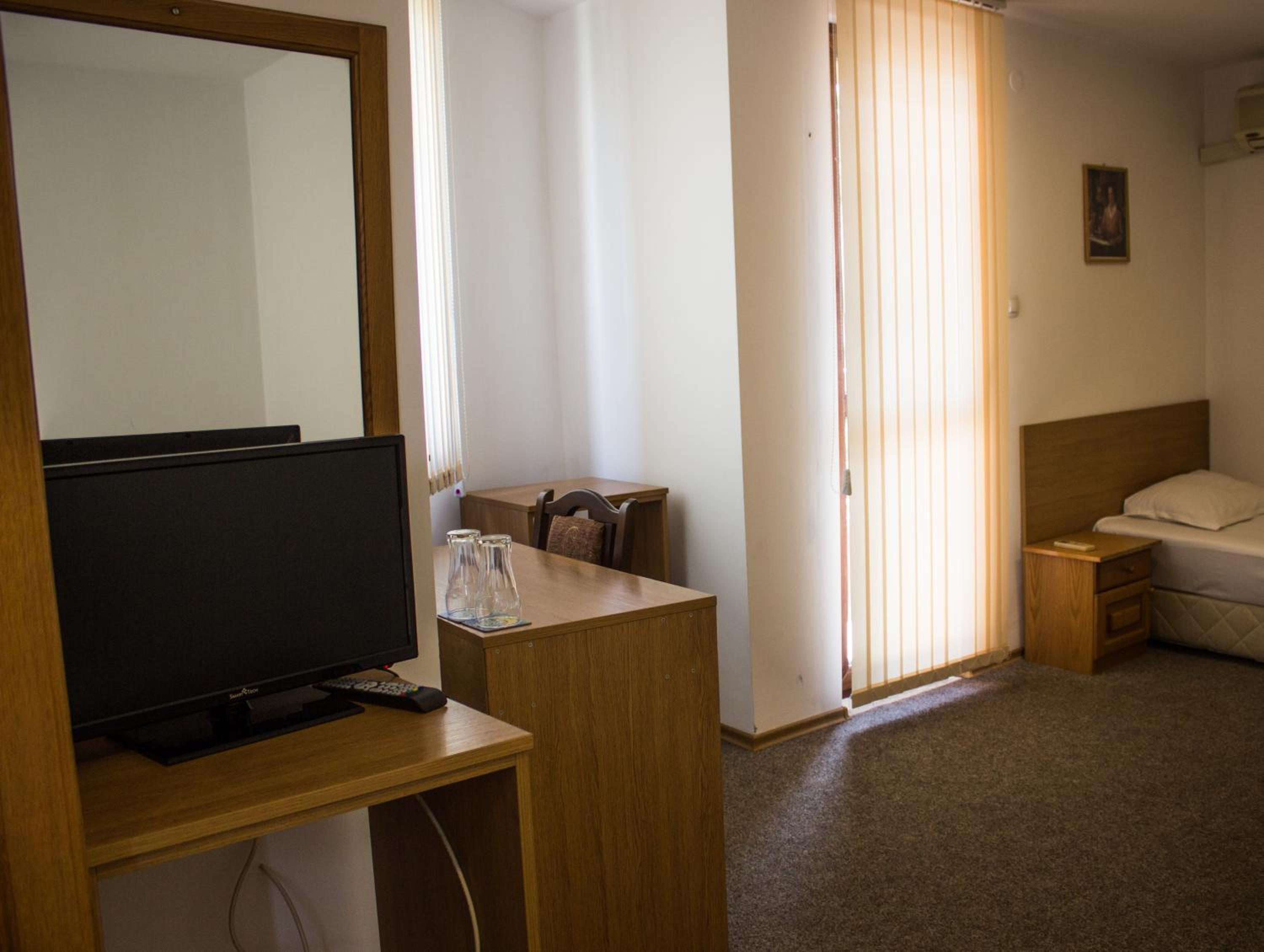 Junior Suite (2 Adults) - Photo 3