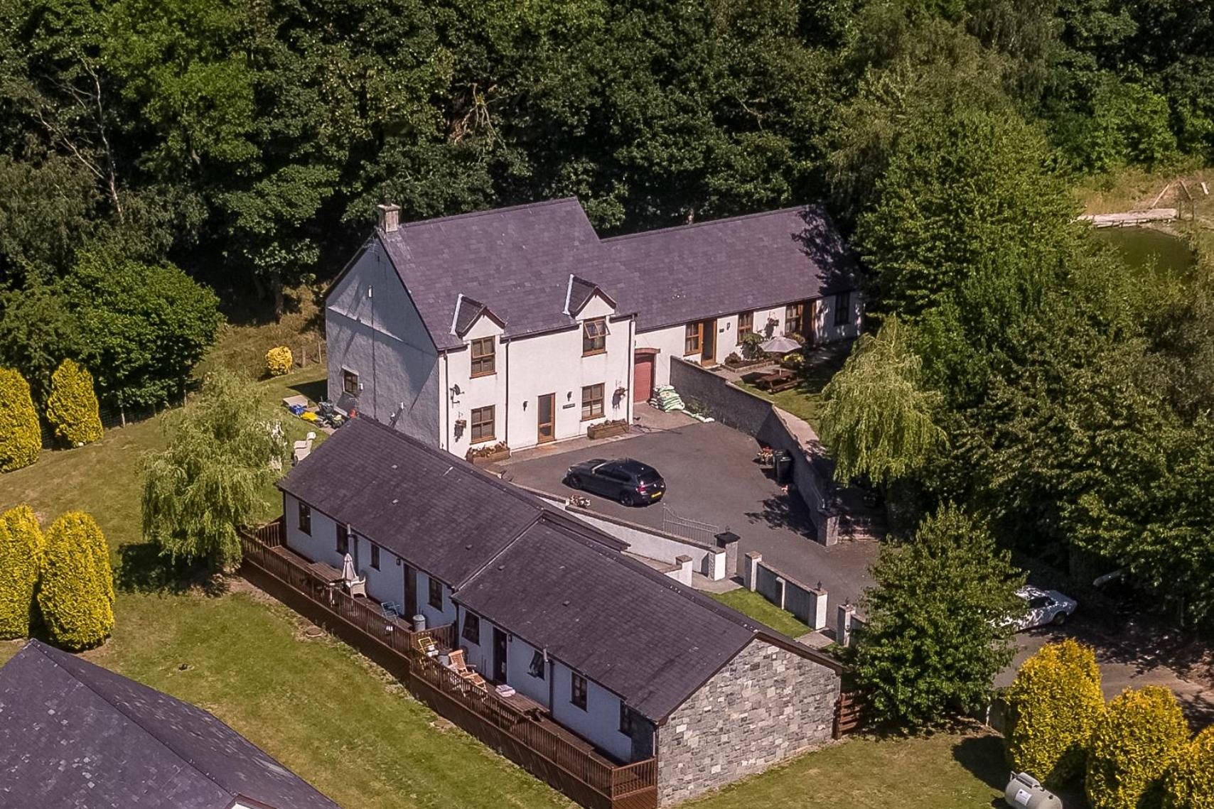 Four-Bedroom House photo 2