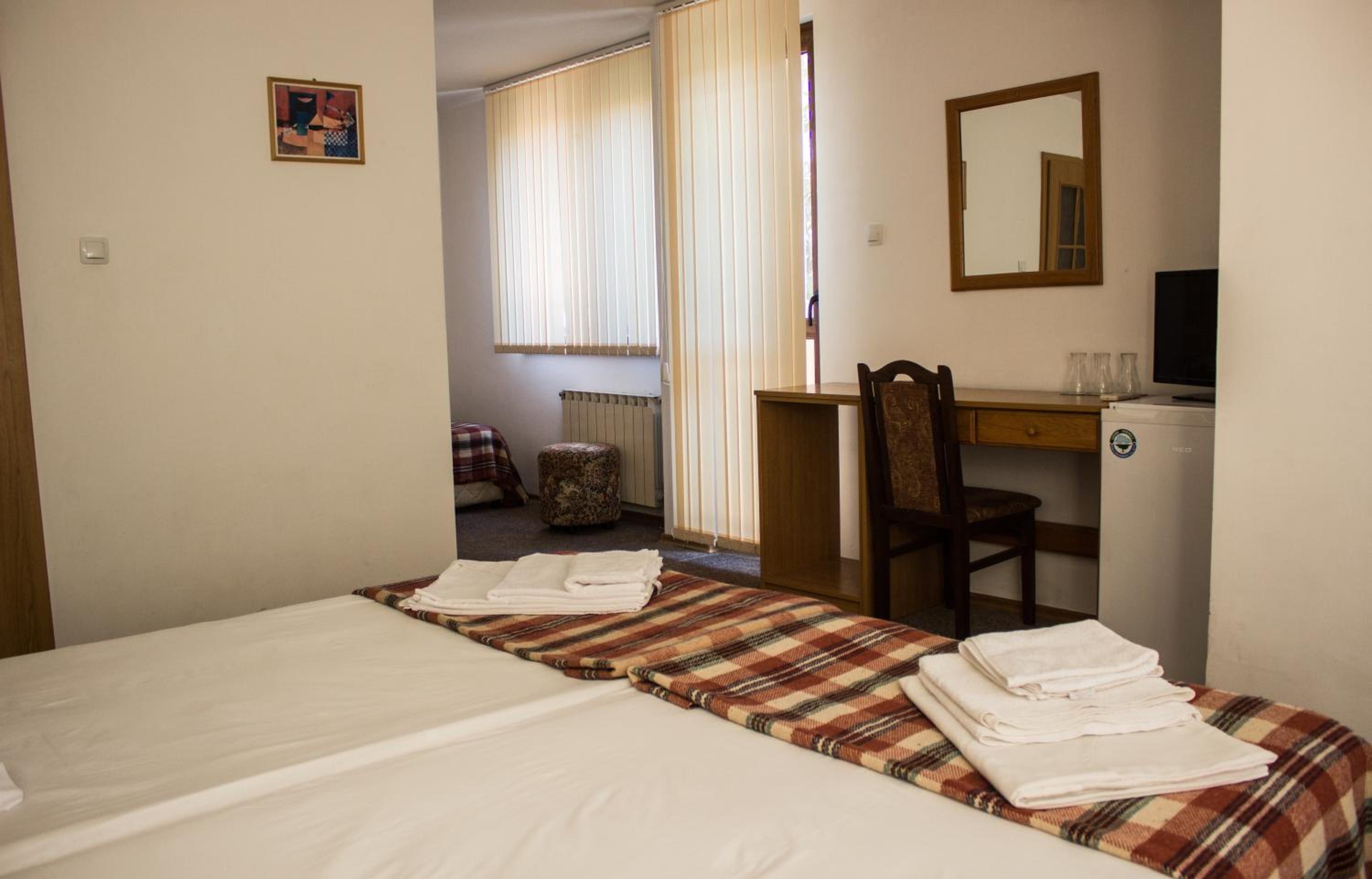 Triple Room with Balcony - Photo 7