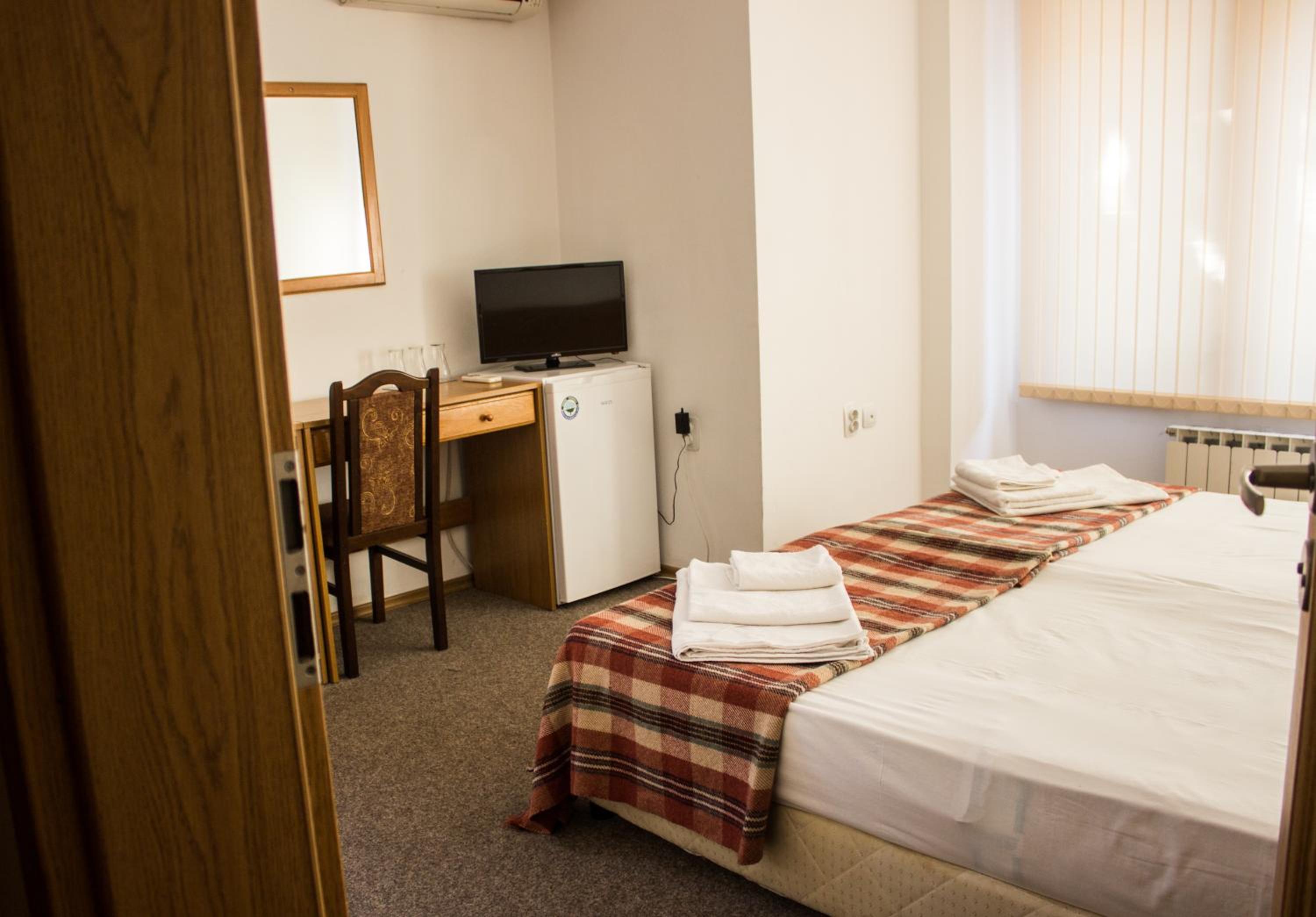 Triple Room with Balcony - Photo 9