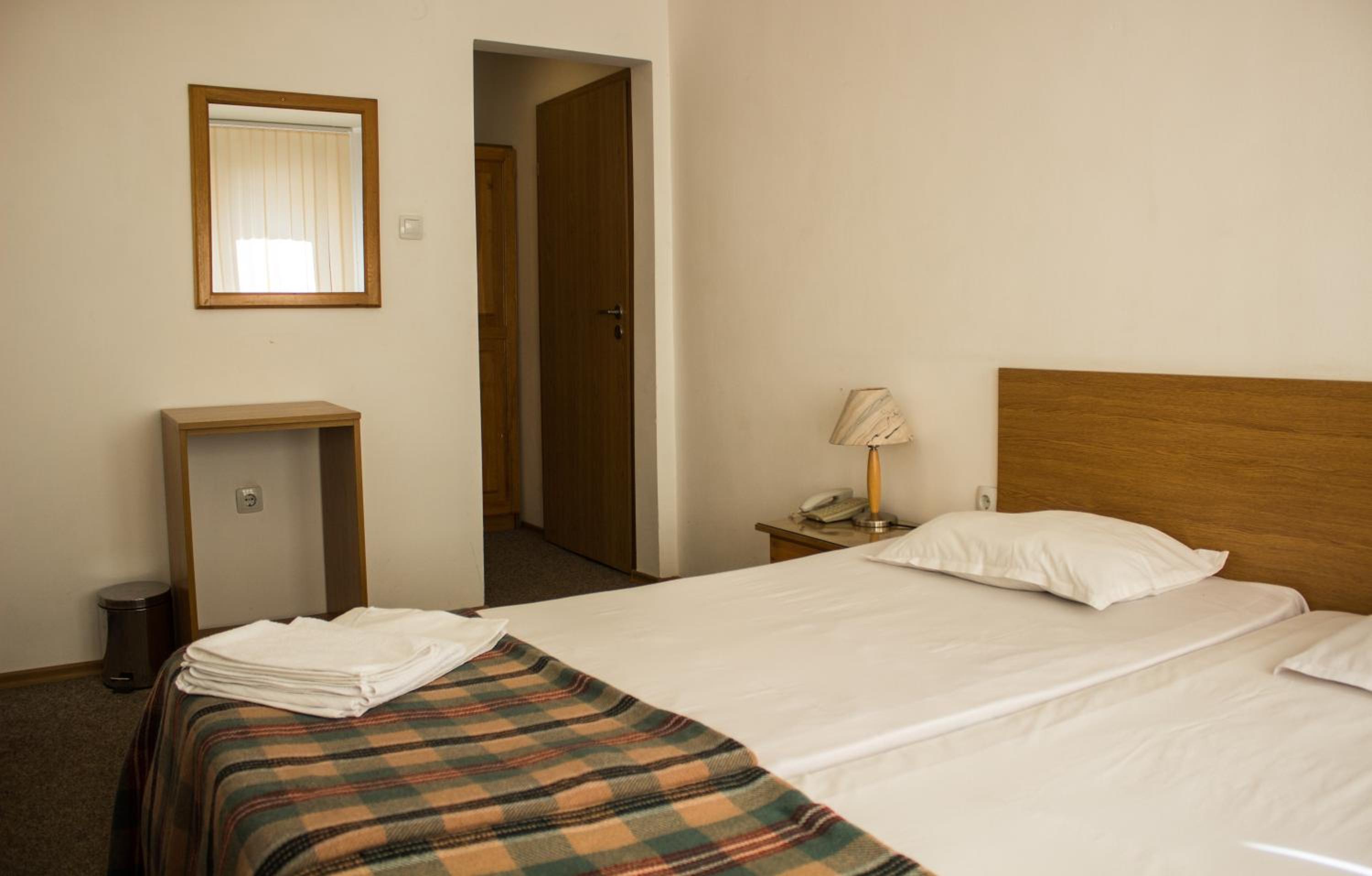 Twin Room - Photo 12