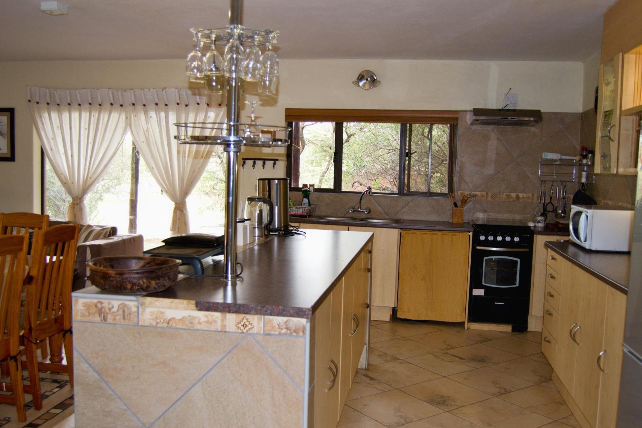 Deluxe Double Room with Balcony - Photo 8