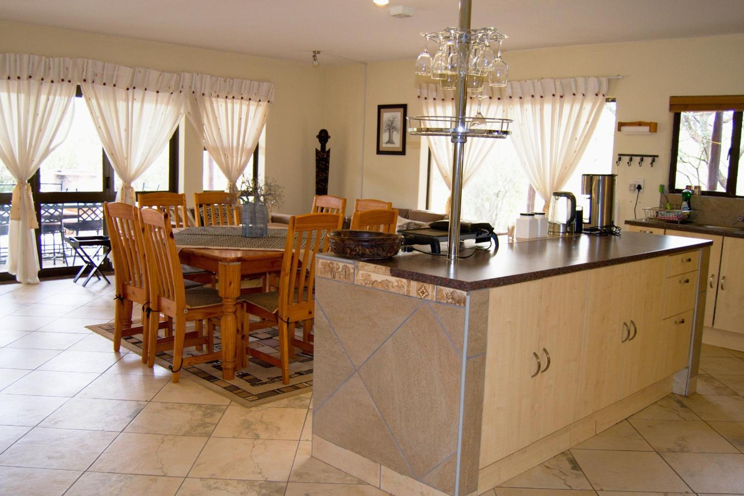 Deluxe Double Room with Balcony - Photo 9
