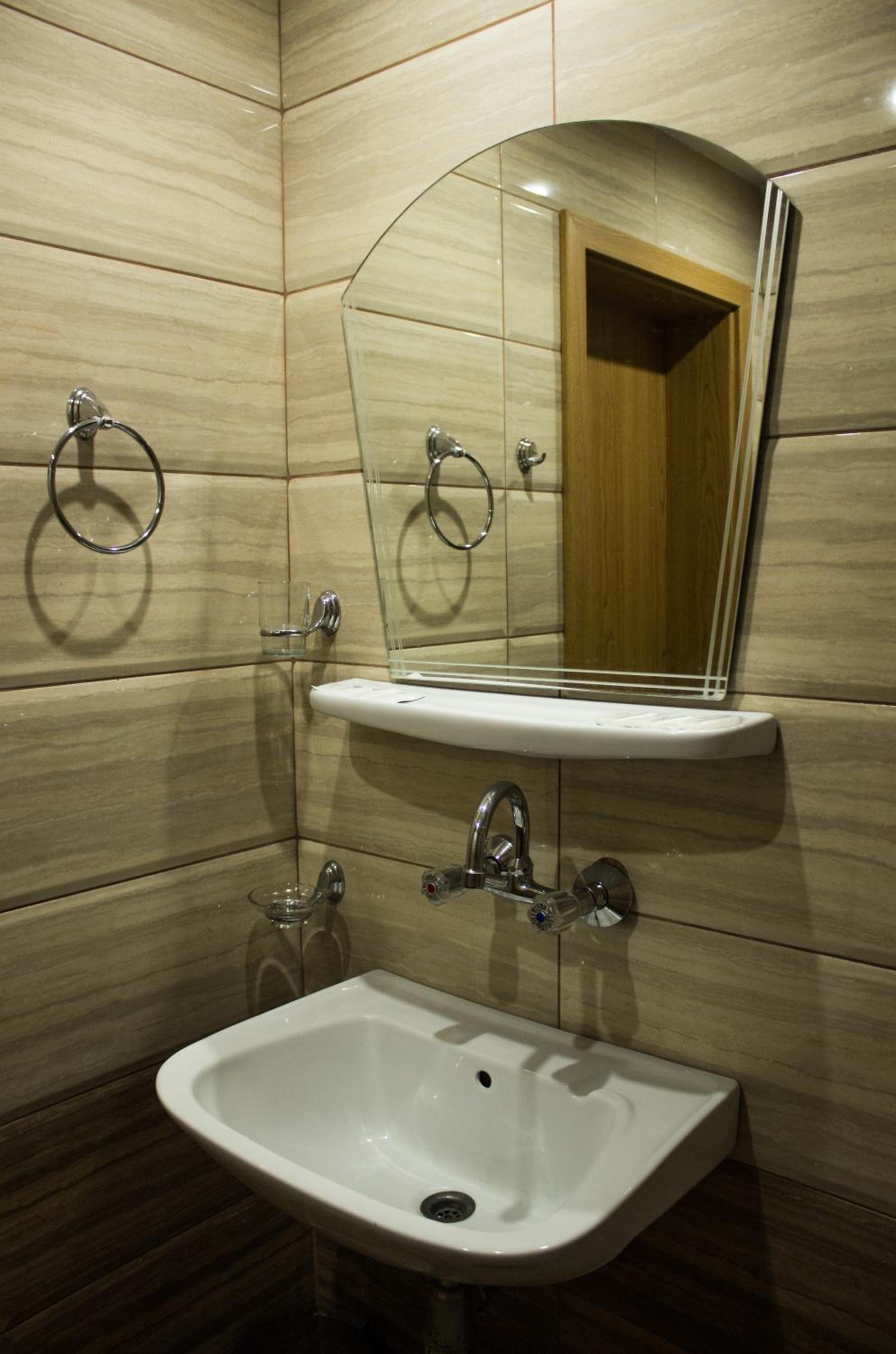 Twin Room - Photo 10