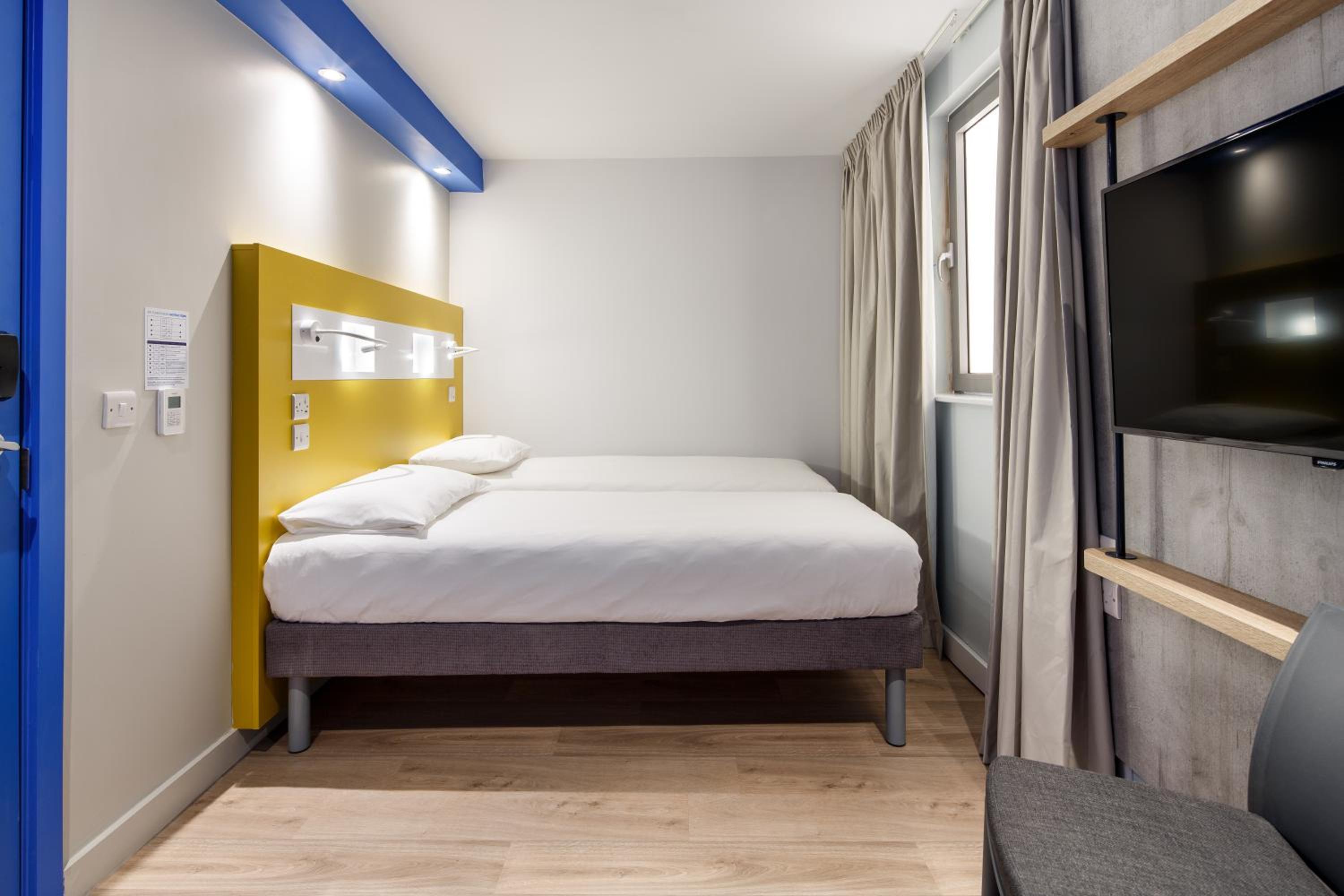 Standard Twin Room - Photo 1