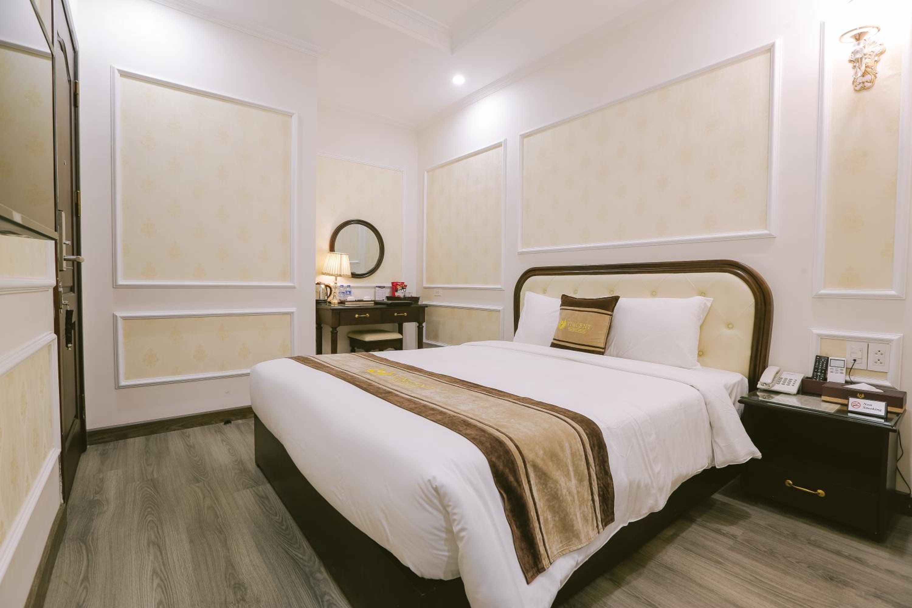 Large Double Room - Photo 1