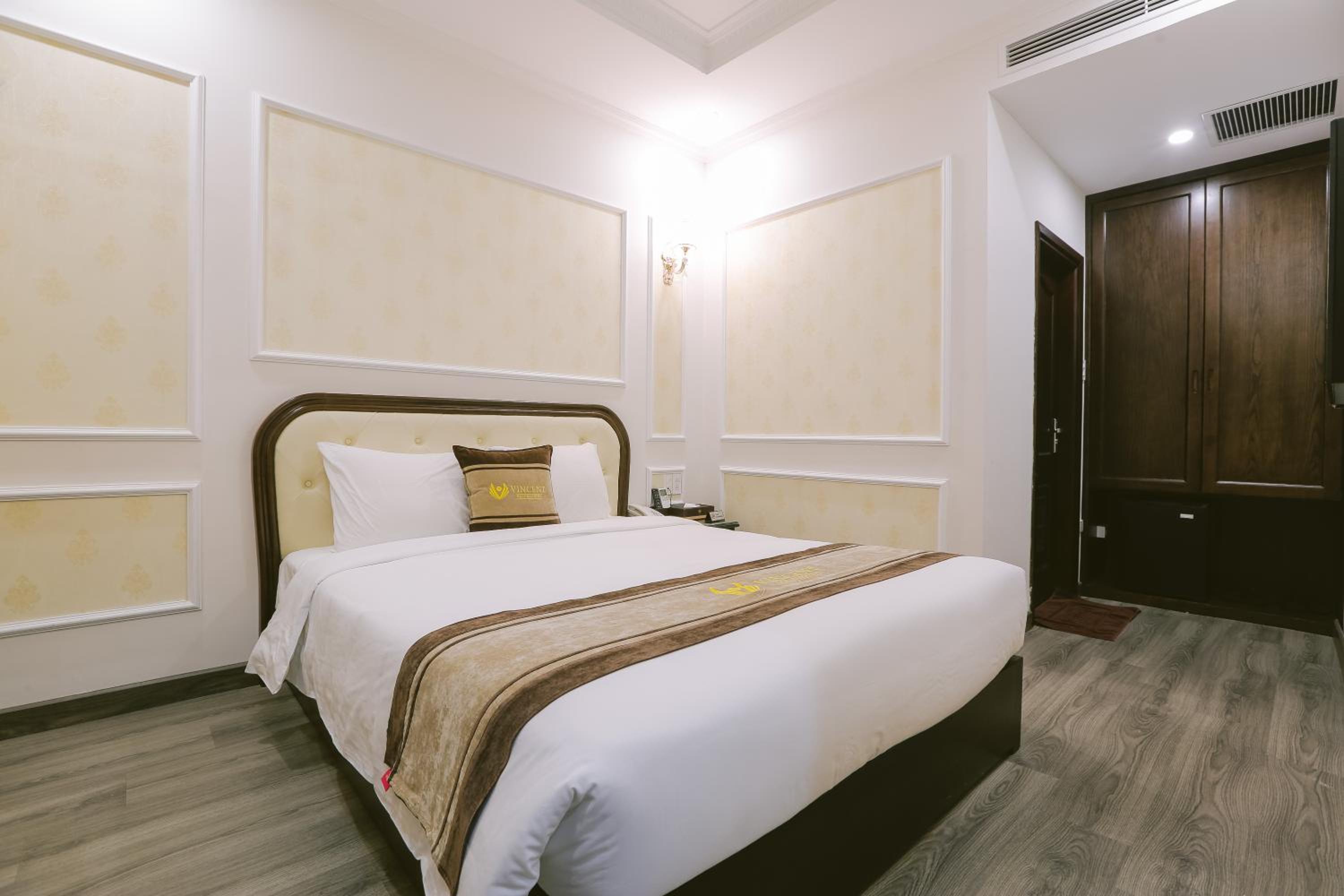 Large Double Room - Photo 2