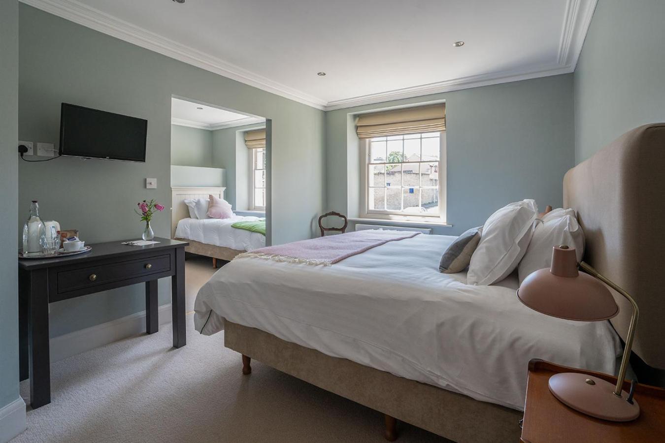Deluxe Family Suite photo 1