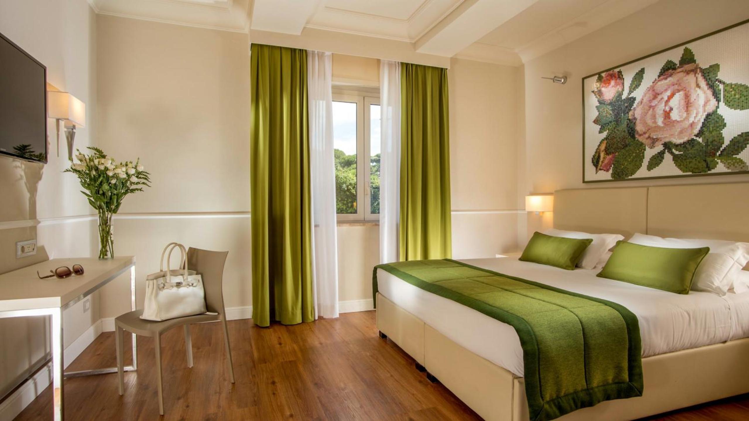 Deluxe Room thumbnail 5
