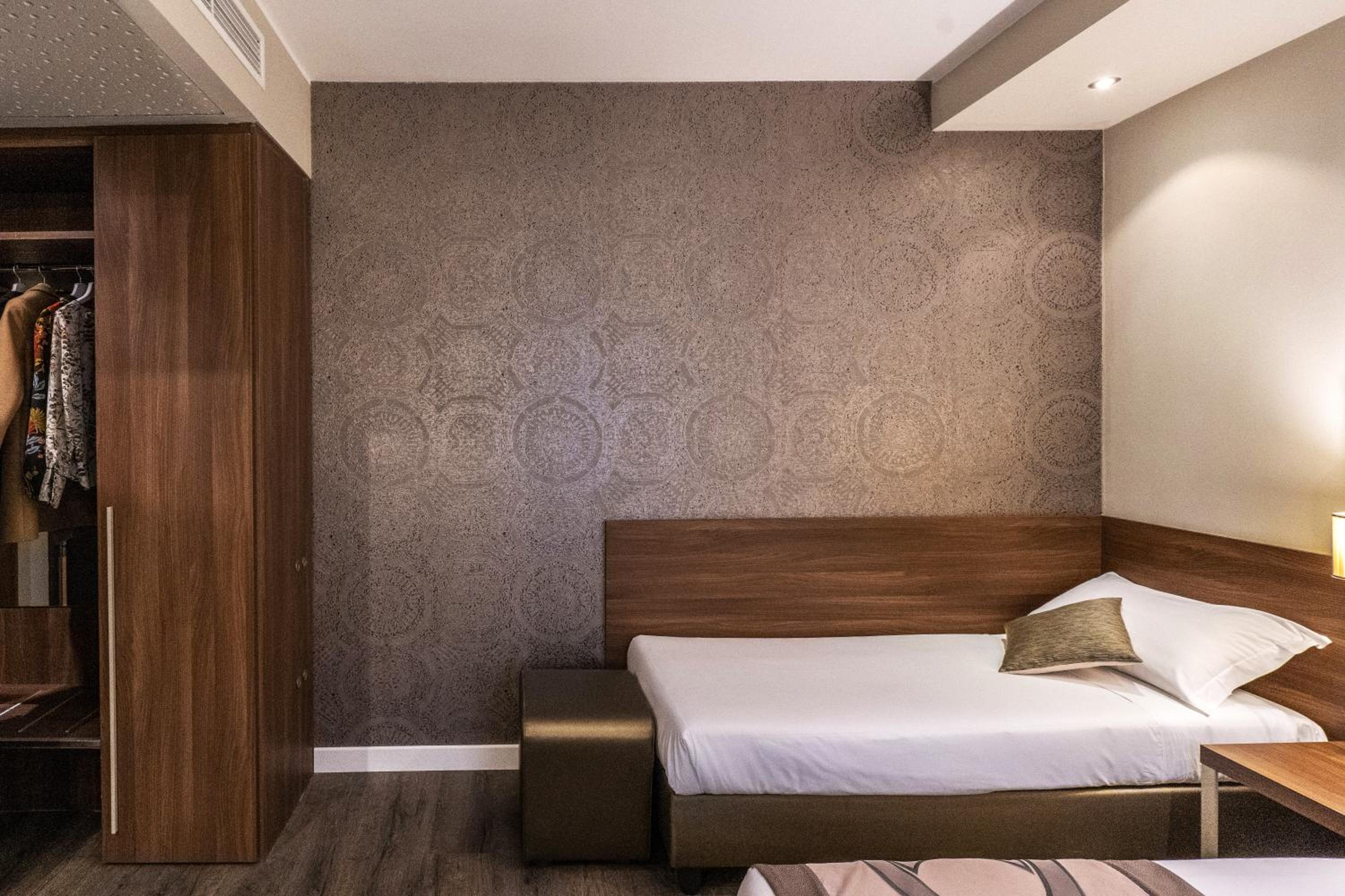 Classic Triple Room - Photo 5