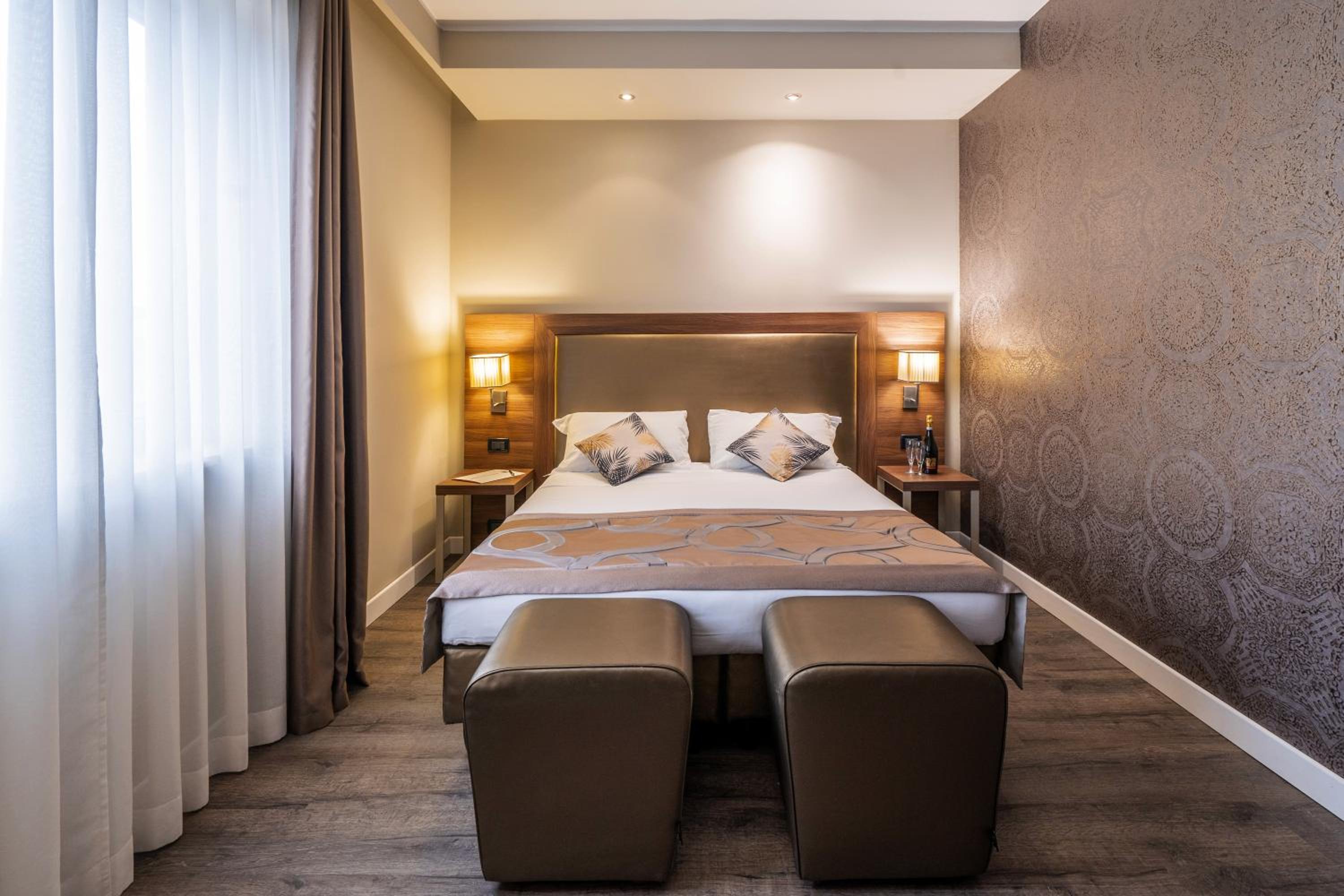 Classic Double or Twin Room - Photo 5