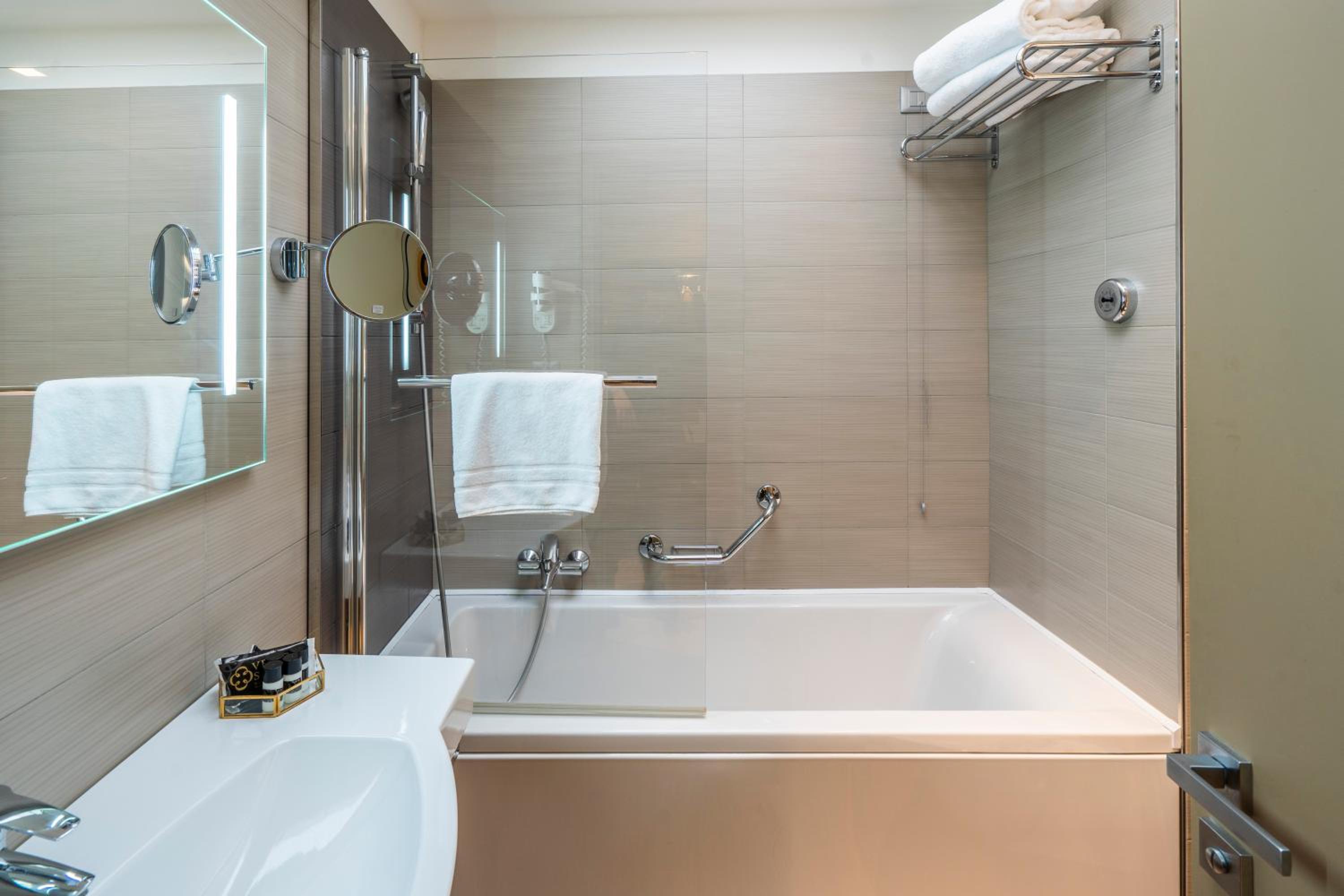 Family Room - Photo 6