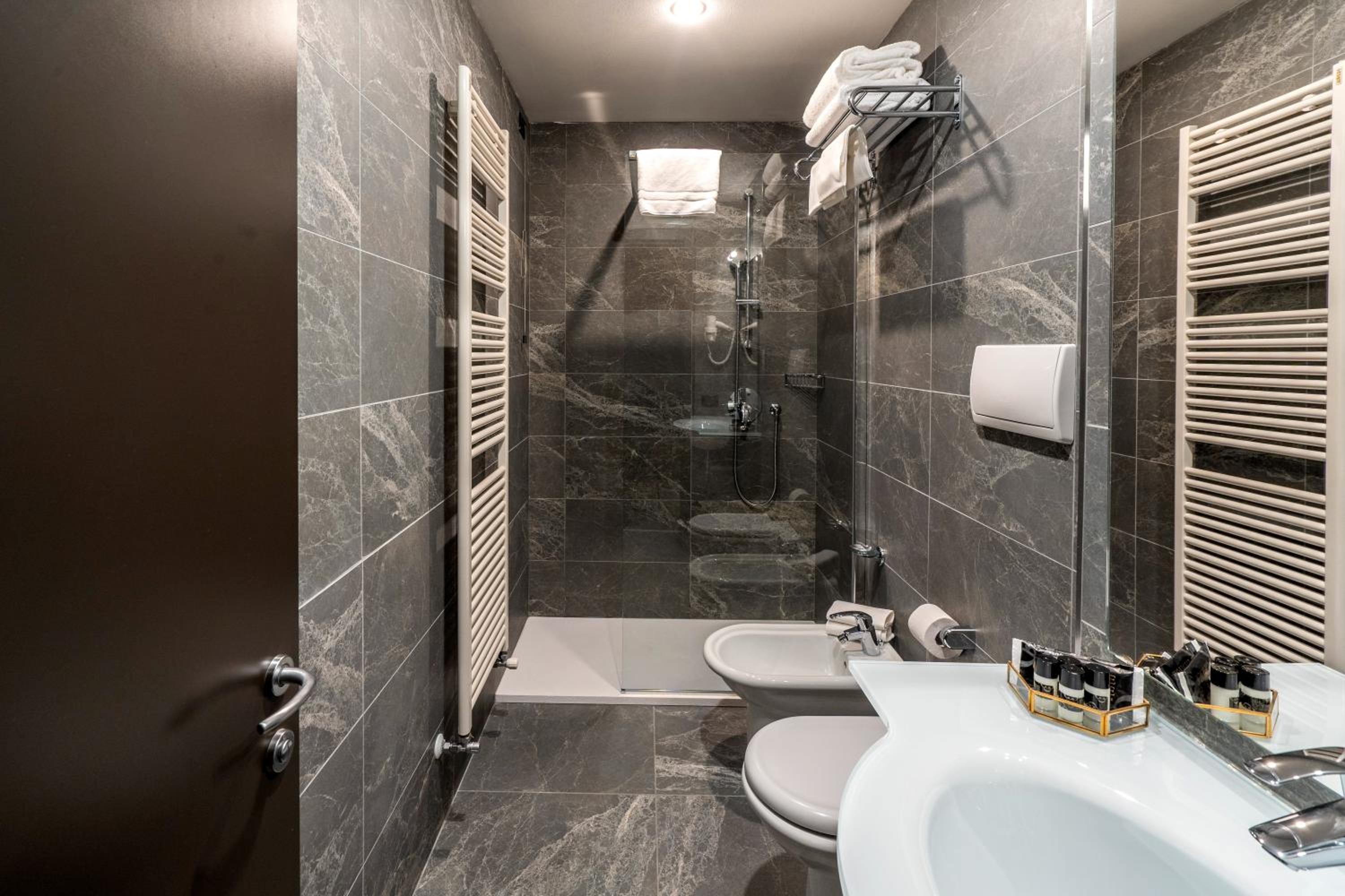 Classic Double or Twin Room - Photo 3