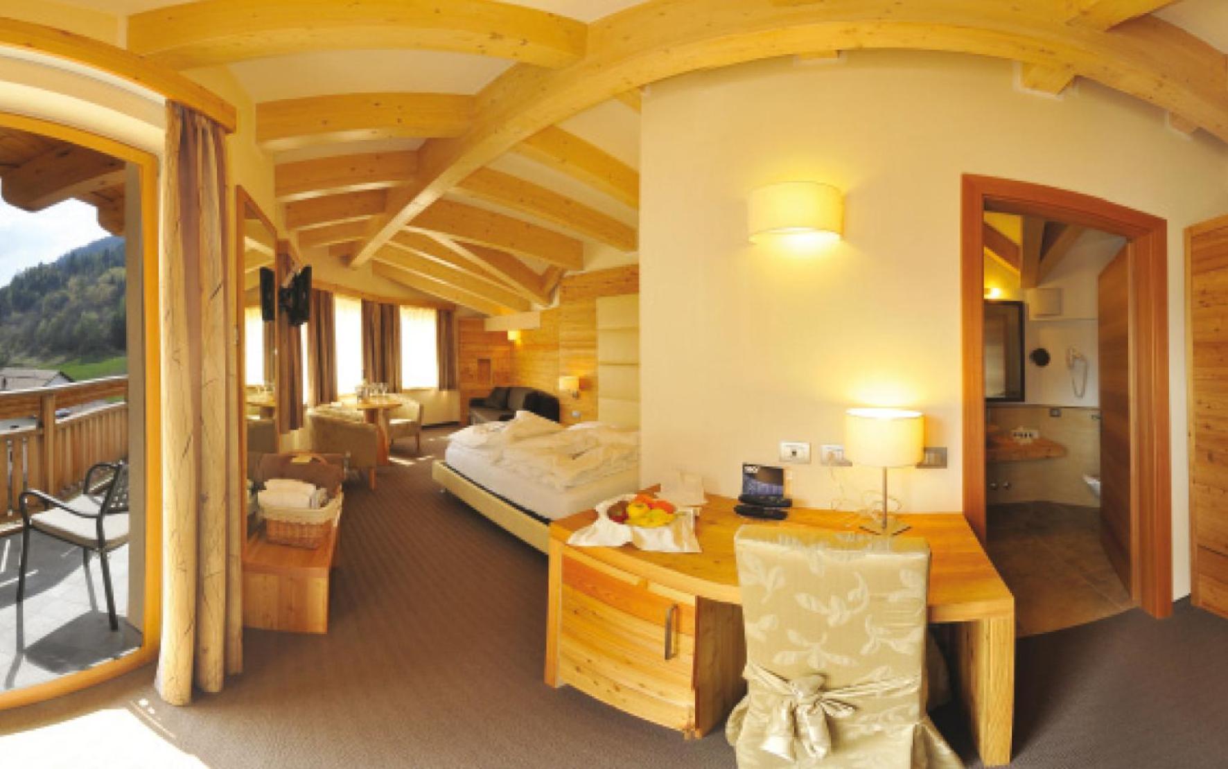 Junior Suite with Balcony photo 3