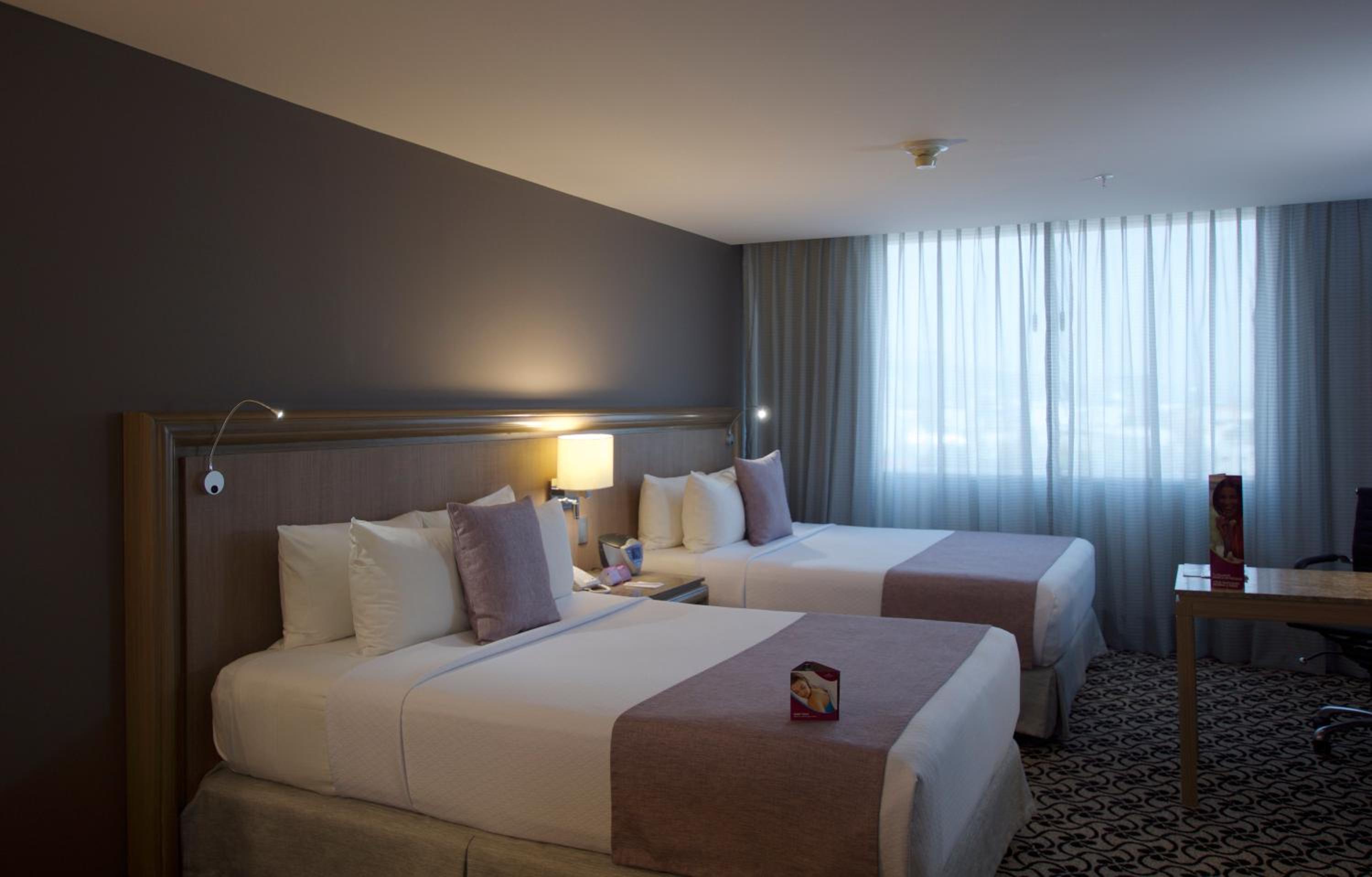 Standard Room with Two Queen Beds - Photo 10