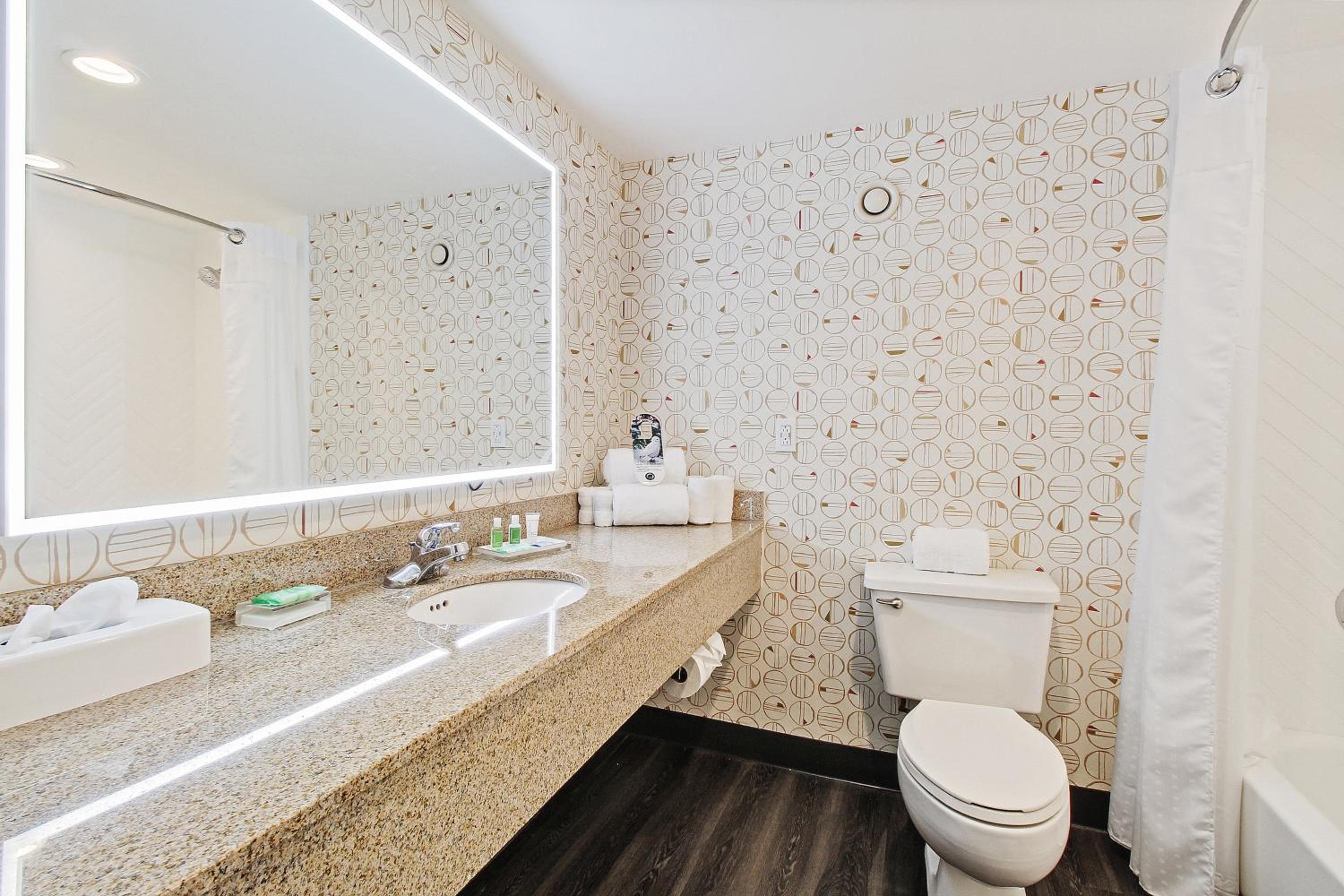 Standard King Room - Photo 3