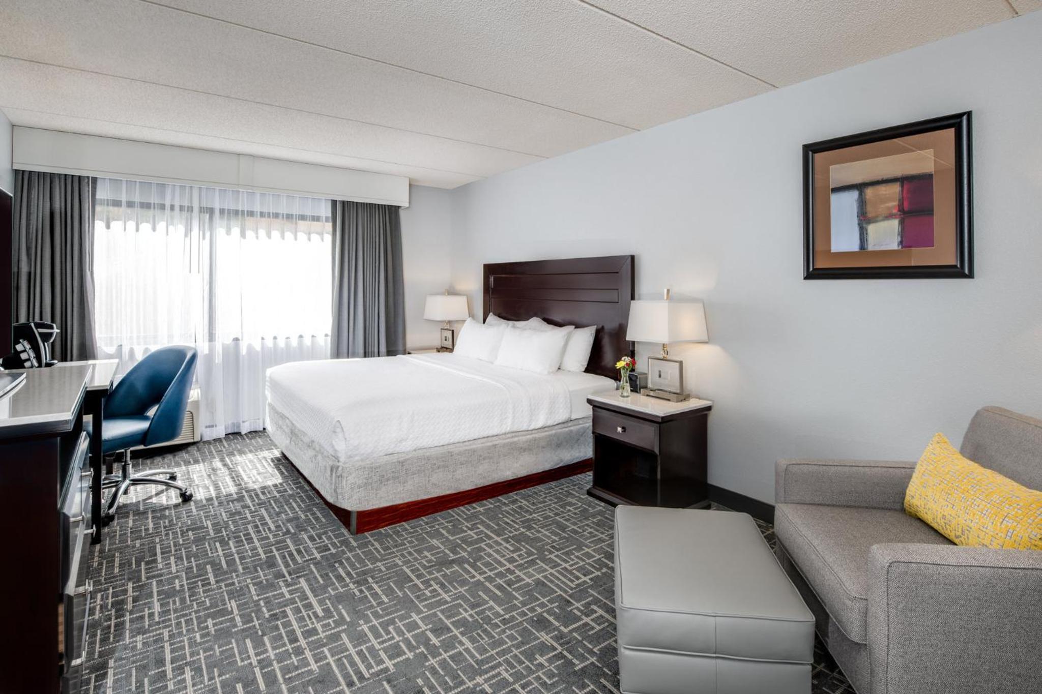 Standard King Room - Photo 5
