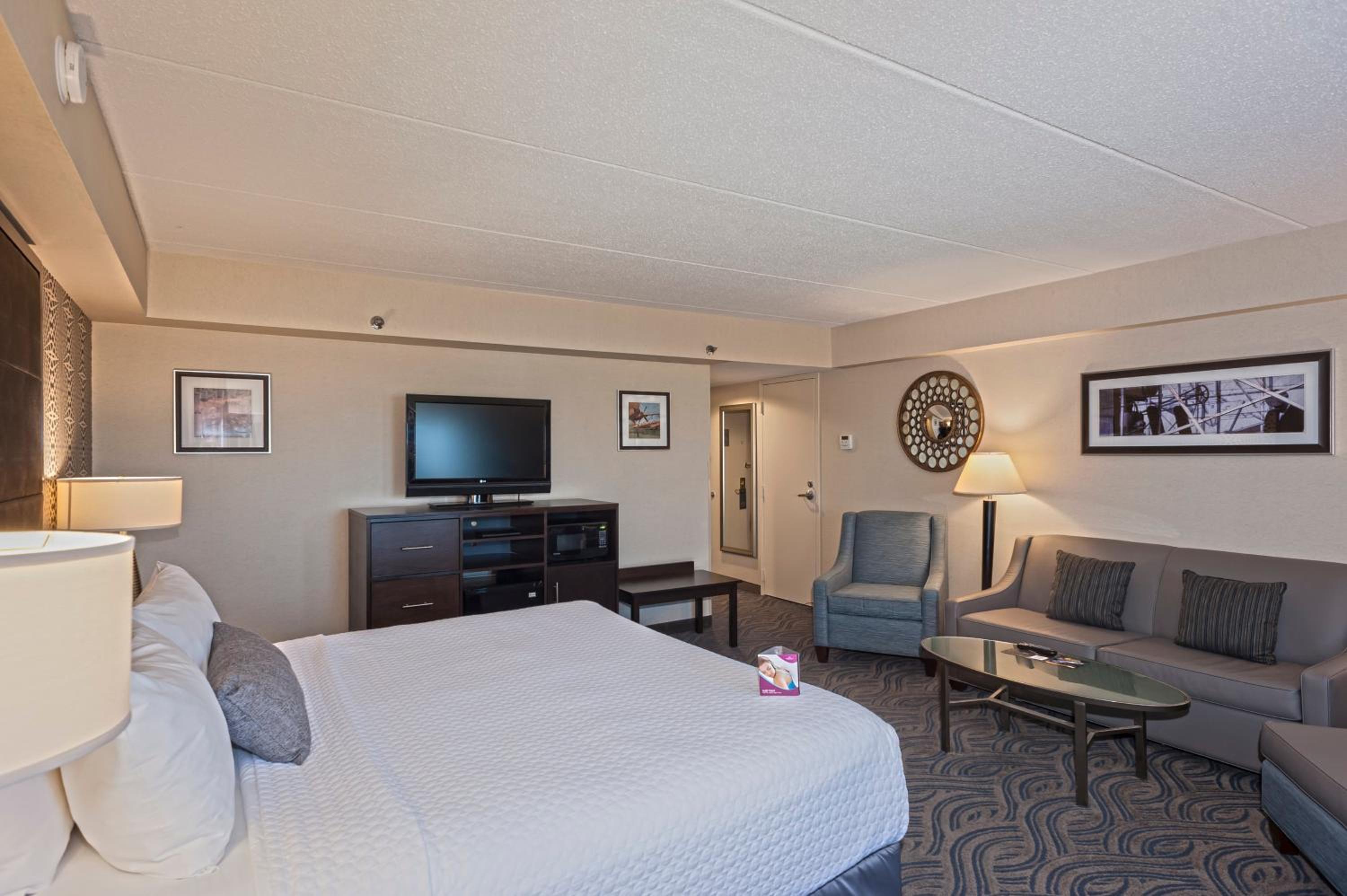 Junior King Suite - Photo 2