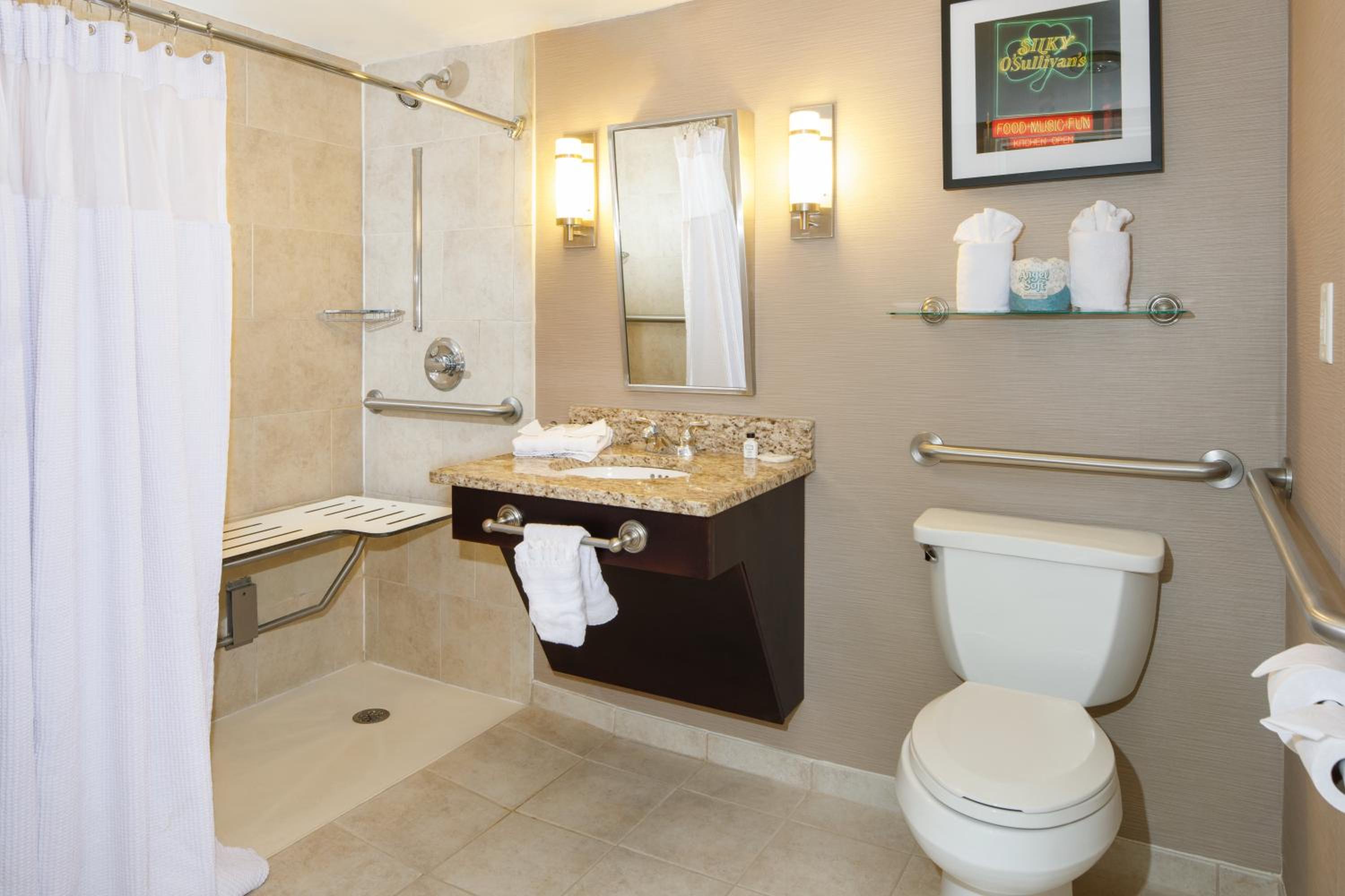 Standard King Room with Mobility Accessible Tub - Photo 3