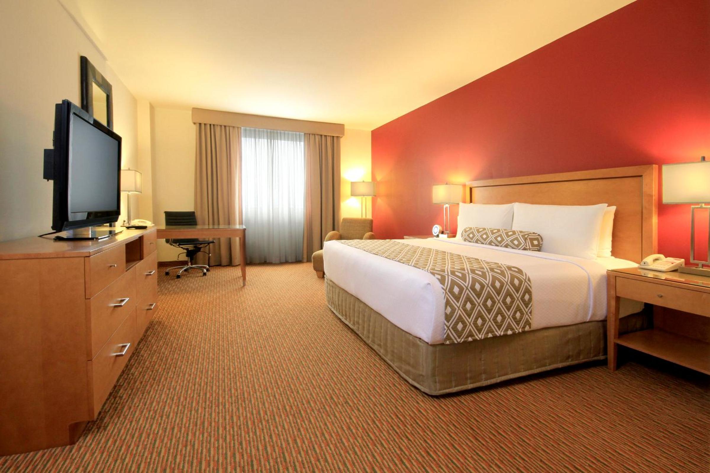 Standard King Room - Photo 5