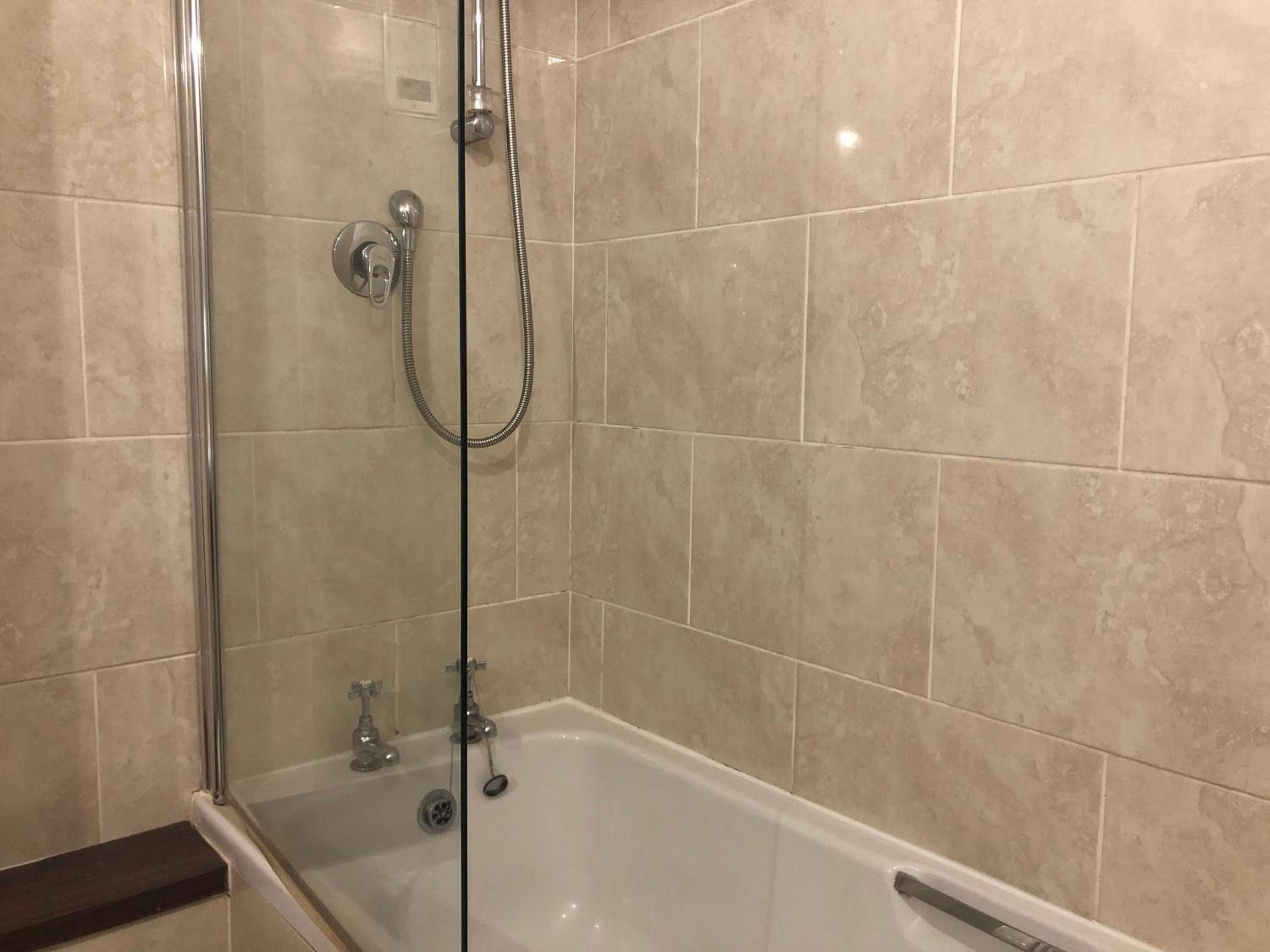 Standard Twin Room - Photo 7