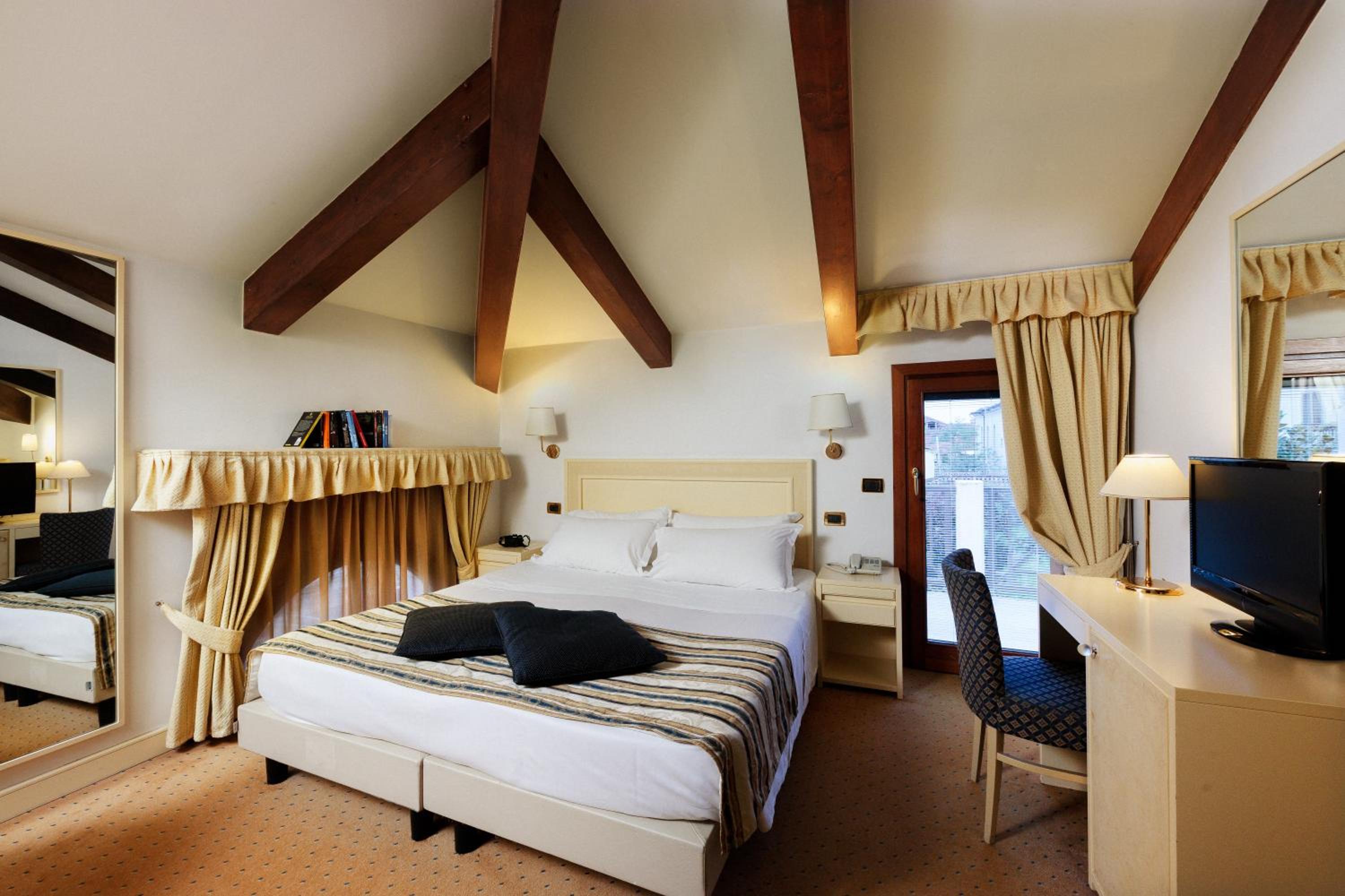 Superior Double or Twin Room photo 1