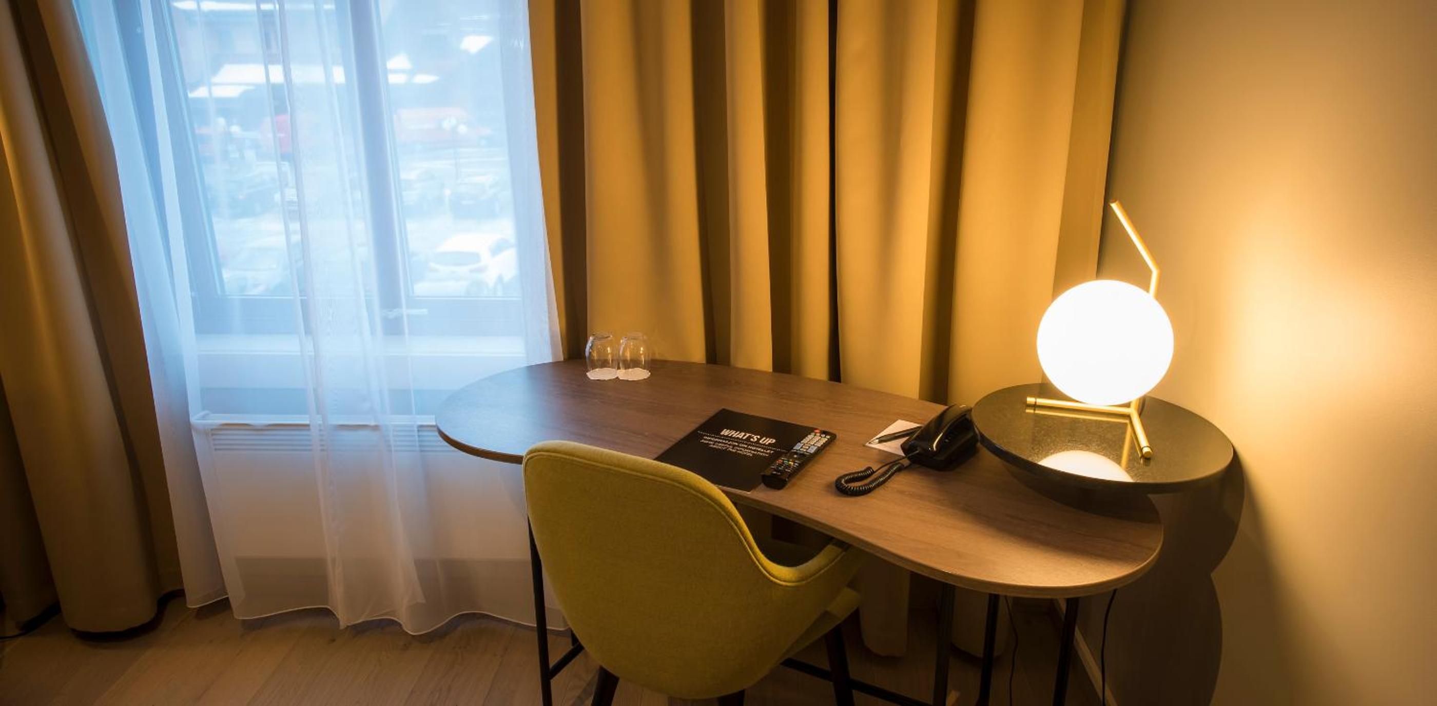 Standard Twin Room - Photo 11