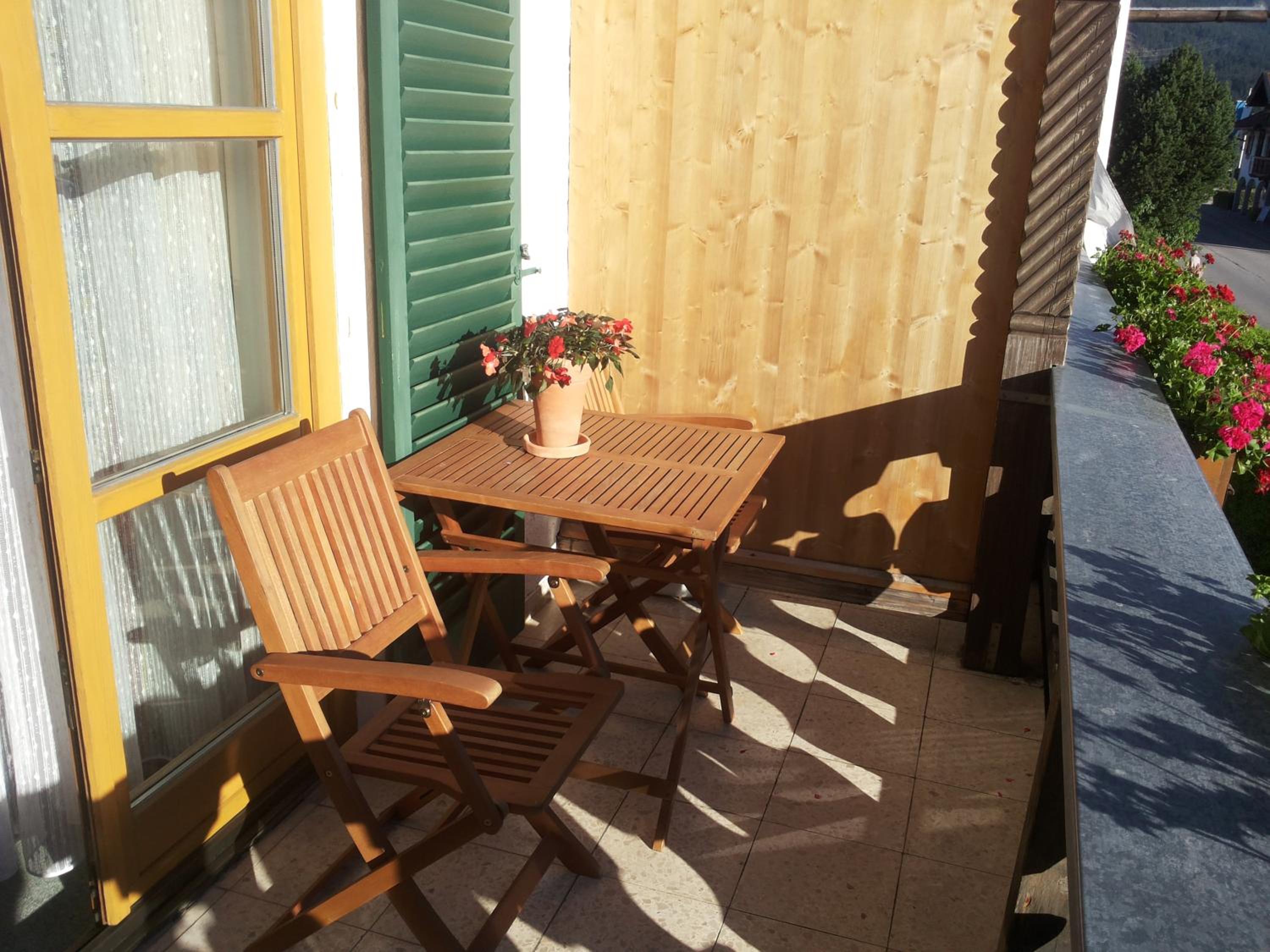 Double Room with Balcony (Street Side) photo 3