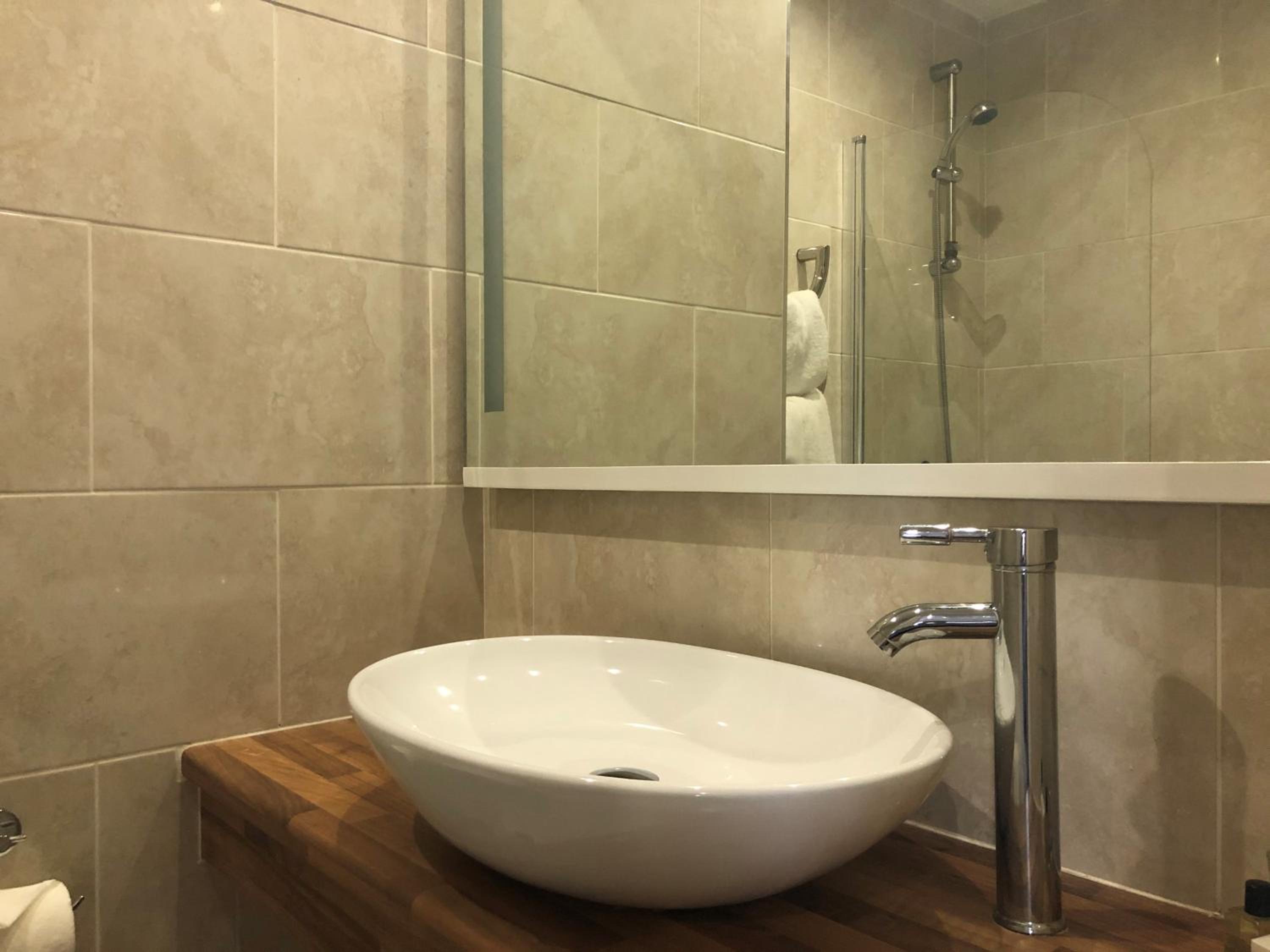 Standard Twin Room - Photo 2