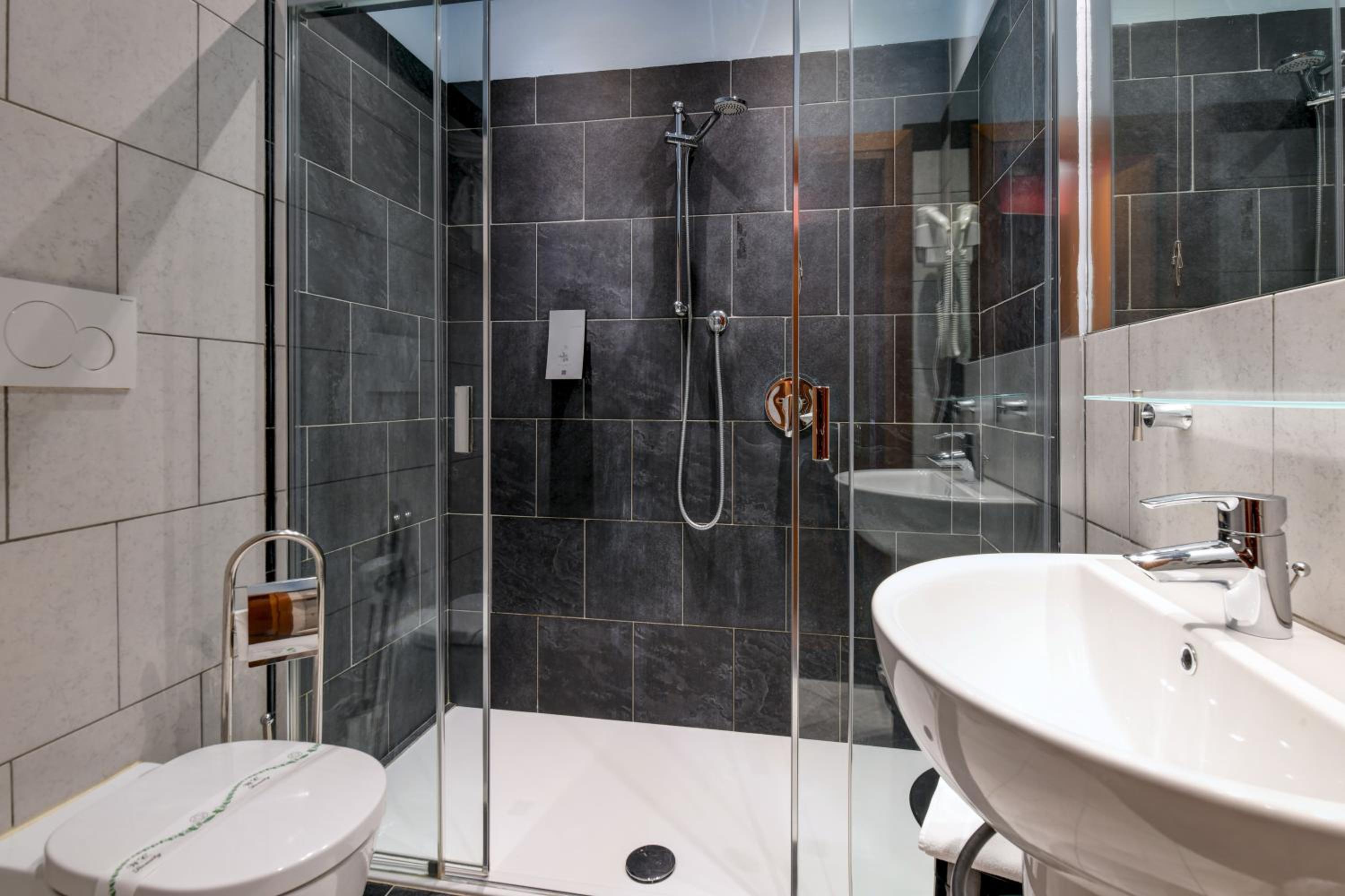 Premium Double Room - Photo 12