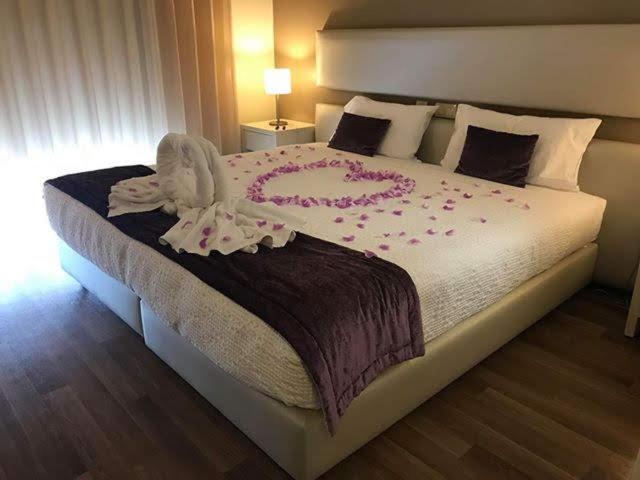 Double or Twin Room City View with Romantic Package photo 3