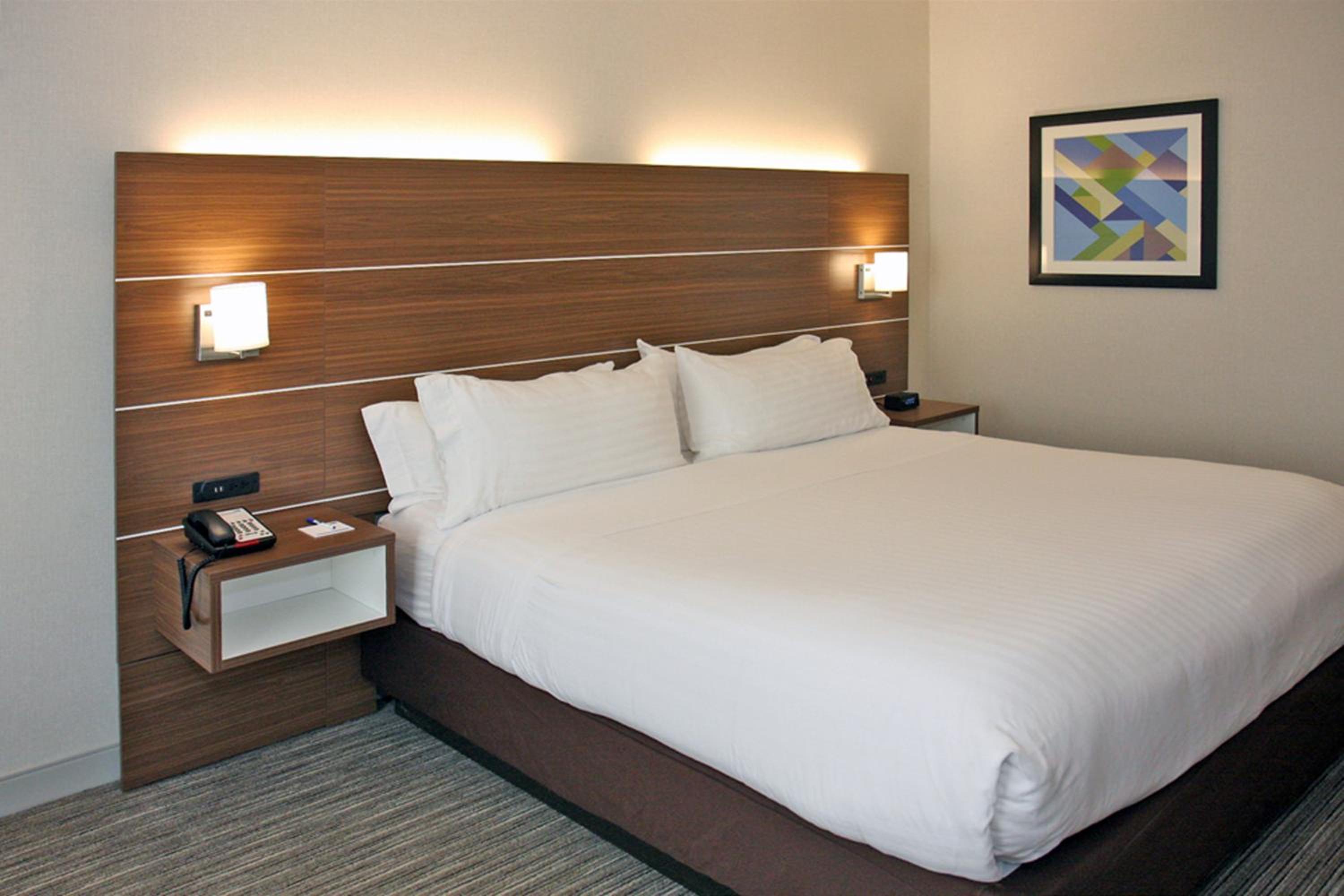 Standard King Room - Photo 5