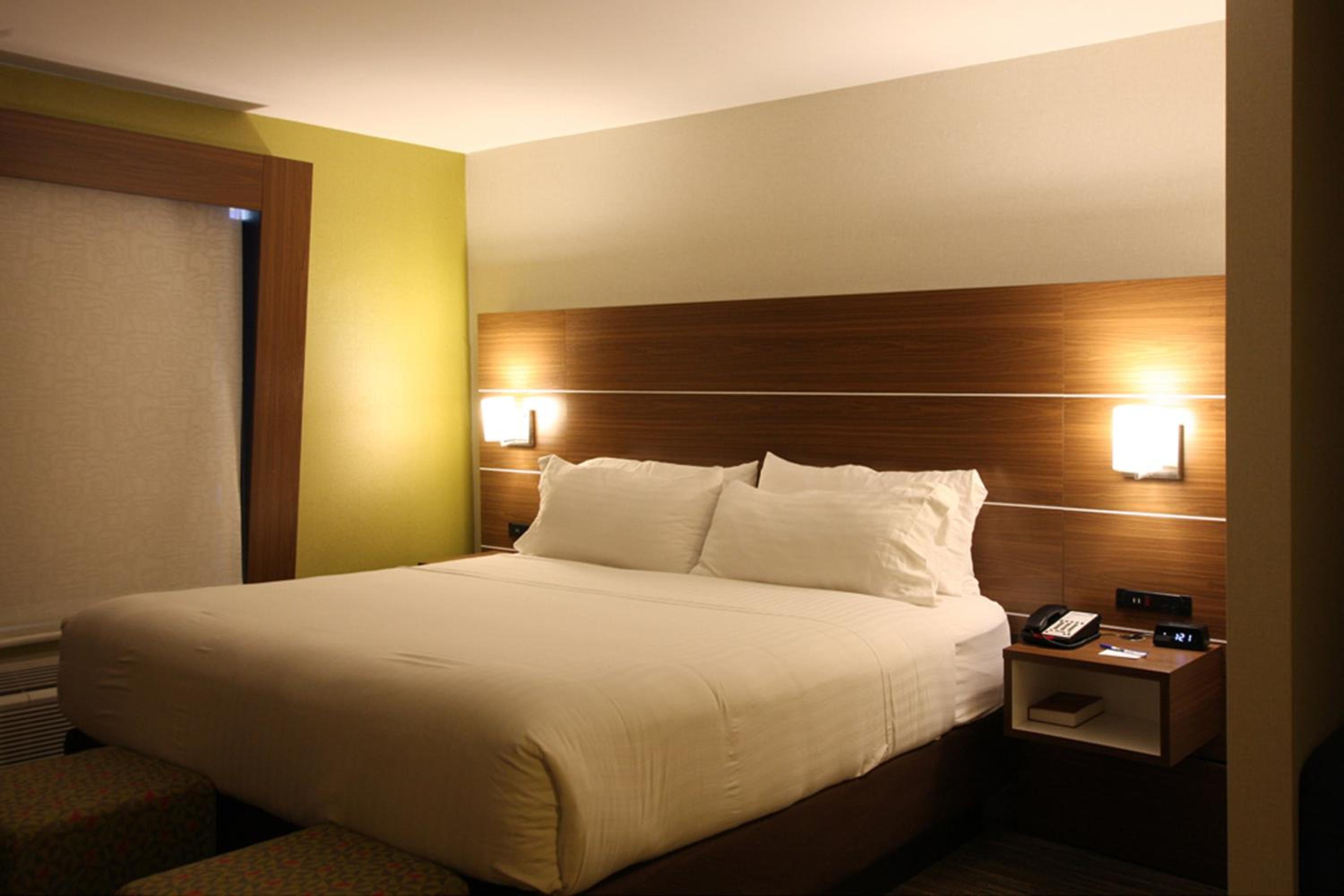Standard King Room - Photo 3