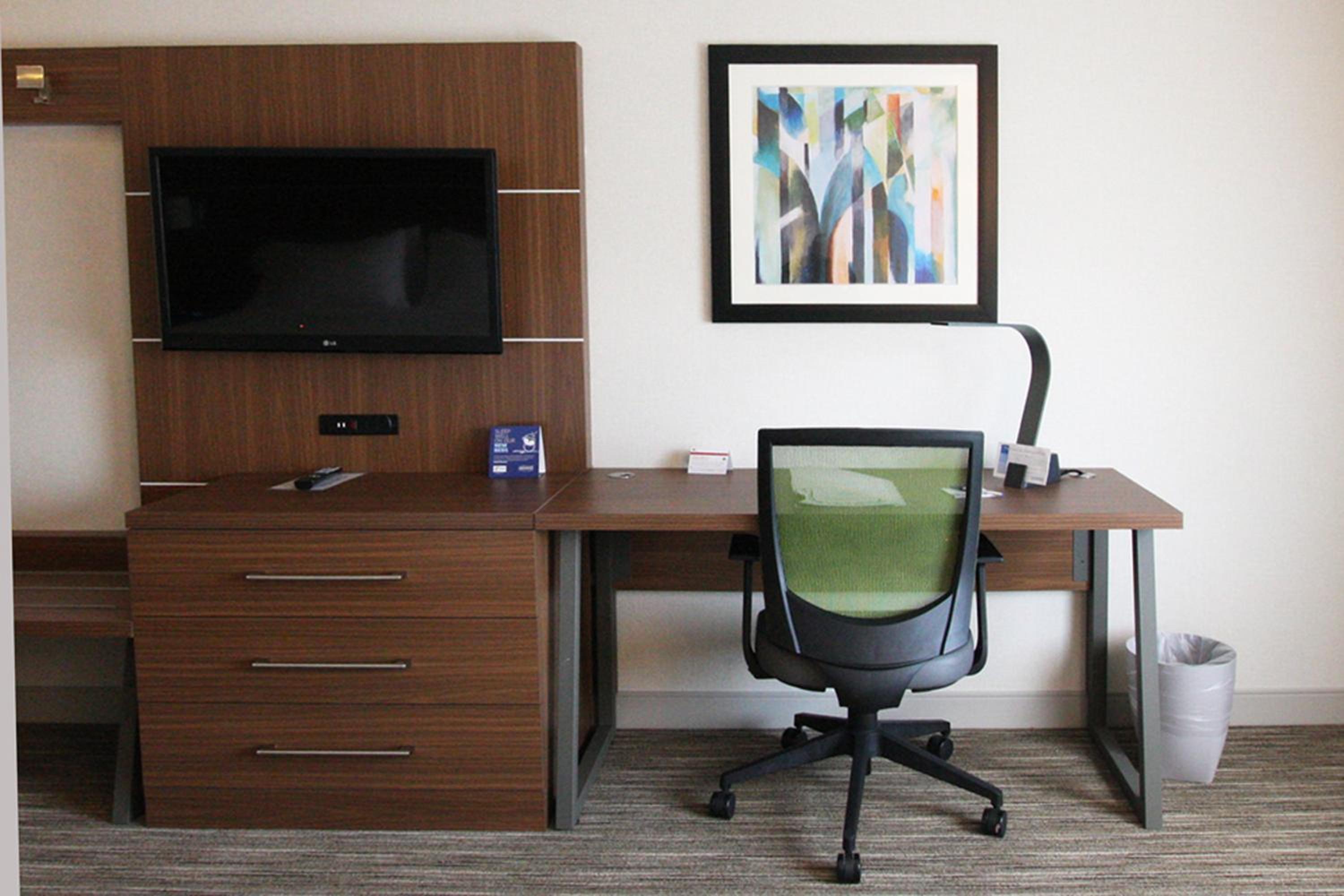 Standard King Room - Photo 6