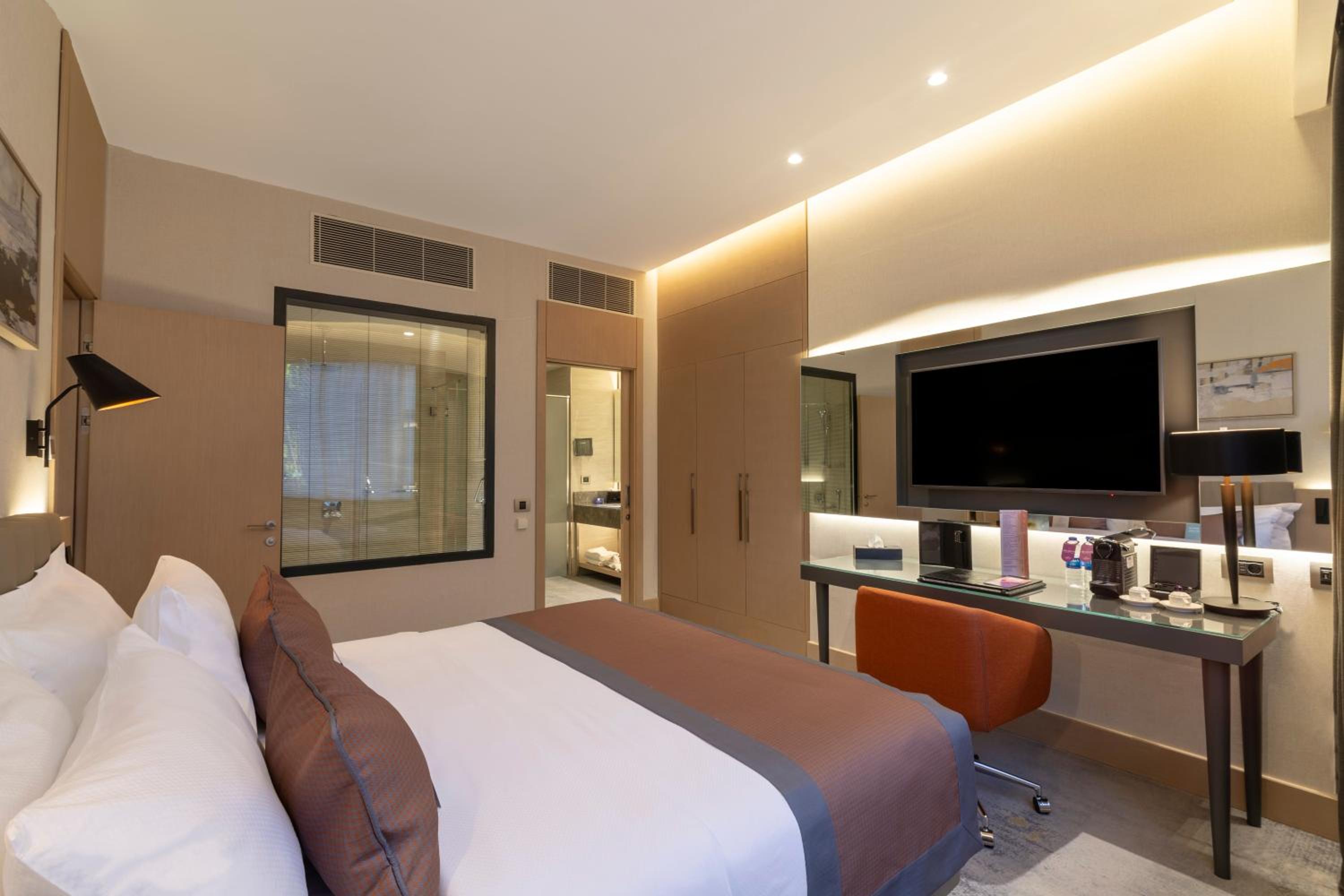 1 Double Bed Suite Smoking