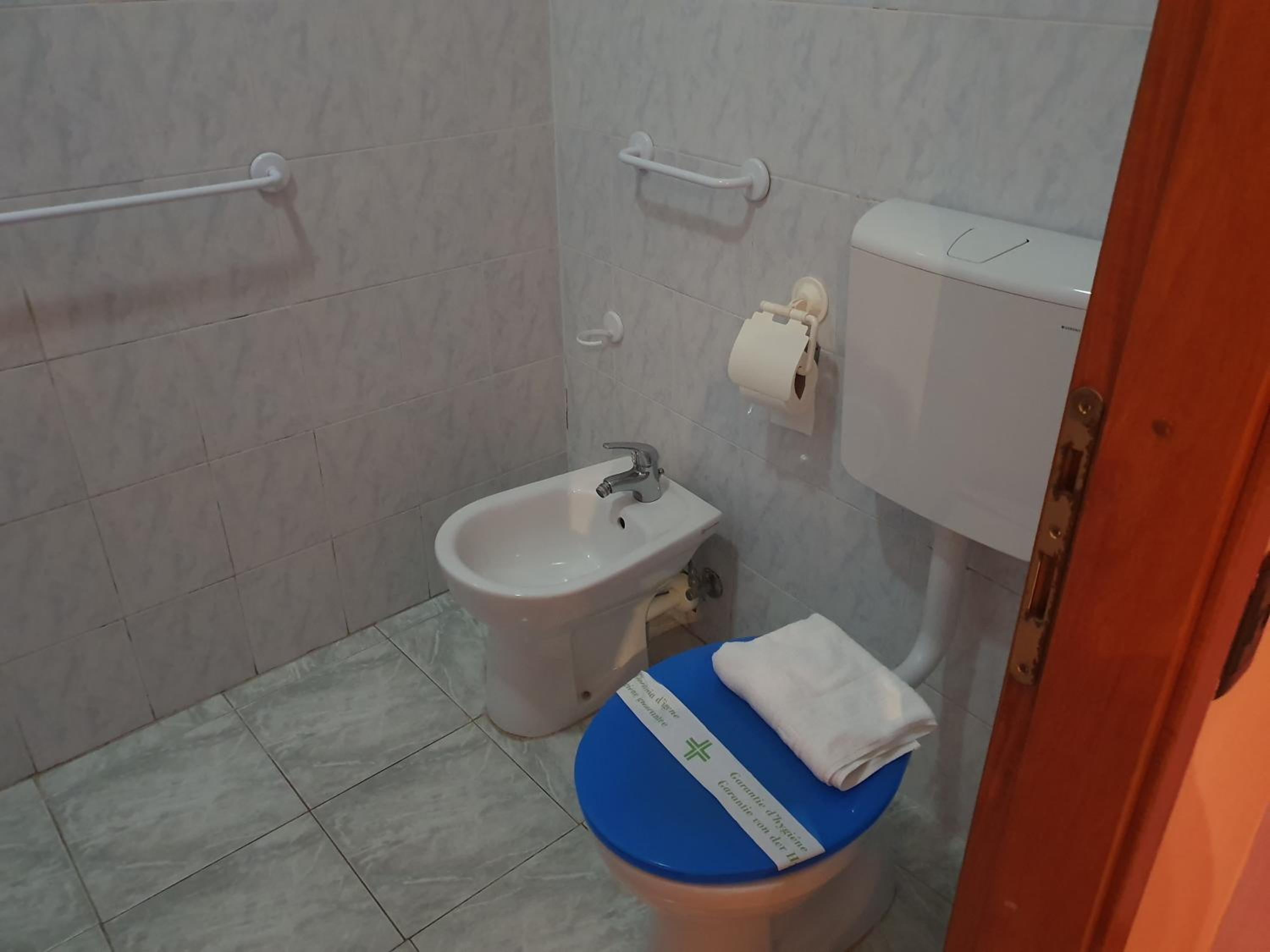 Budget Double Room photo 2