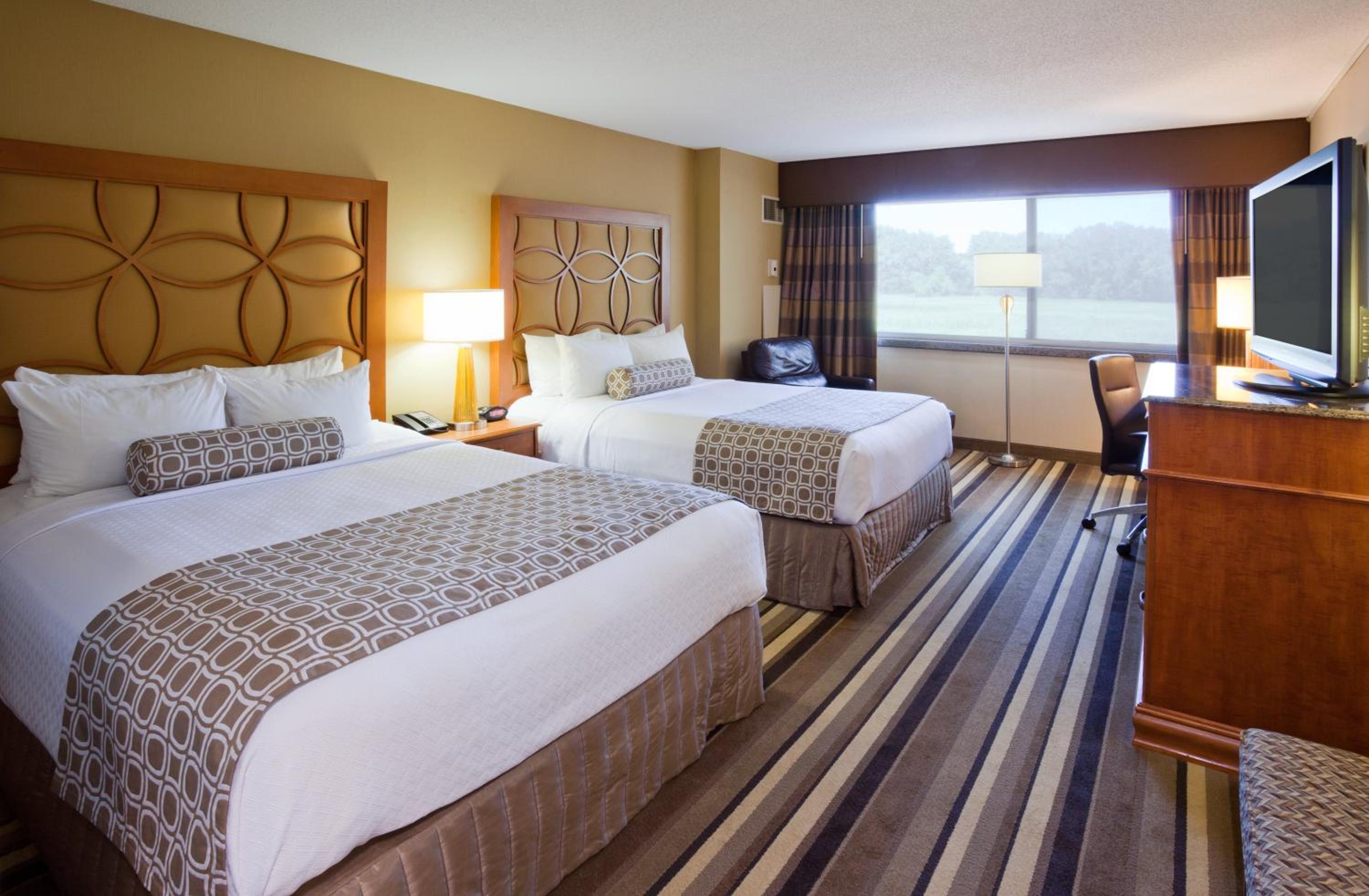 Standard Room with Two Queen Beds photo 1