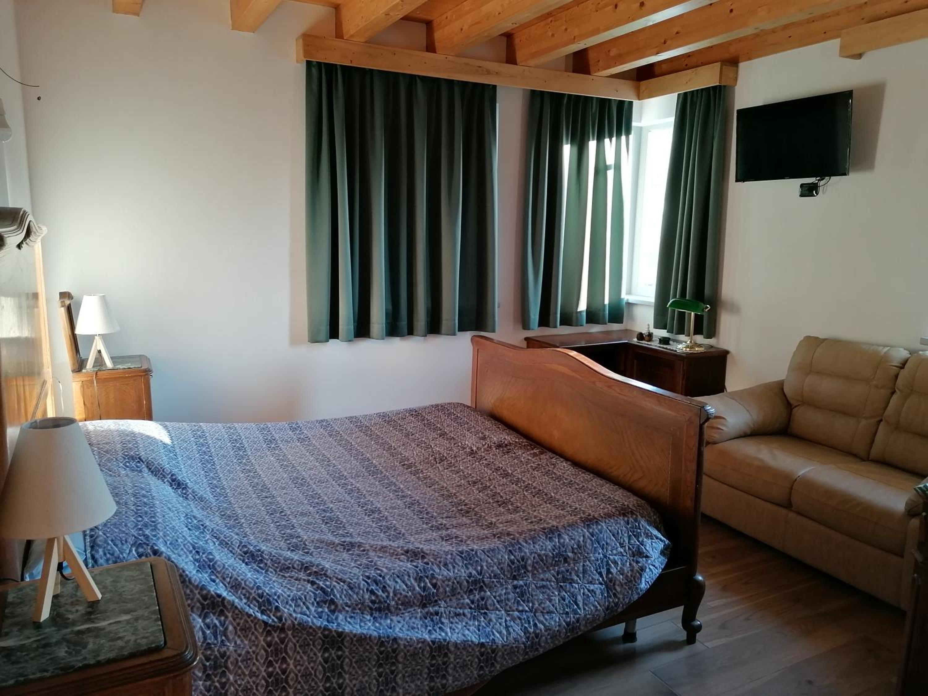 Double Room with Private Bathroom photo 1