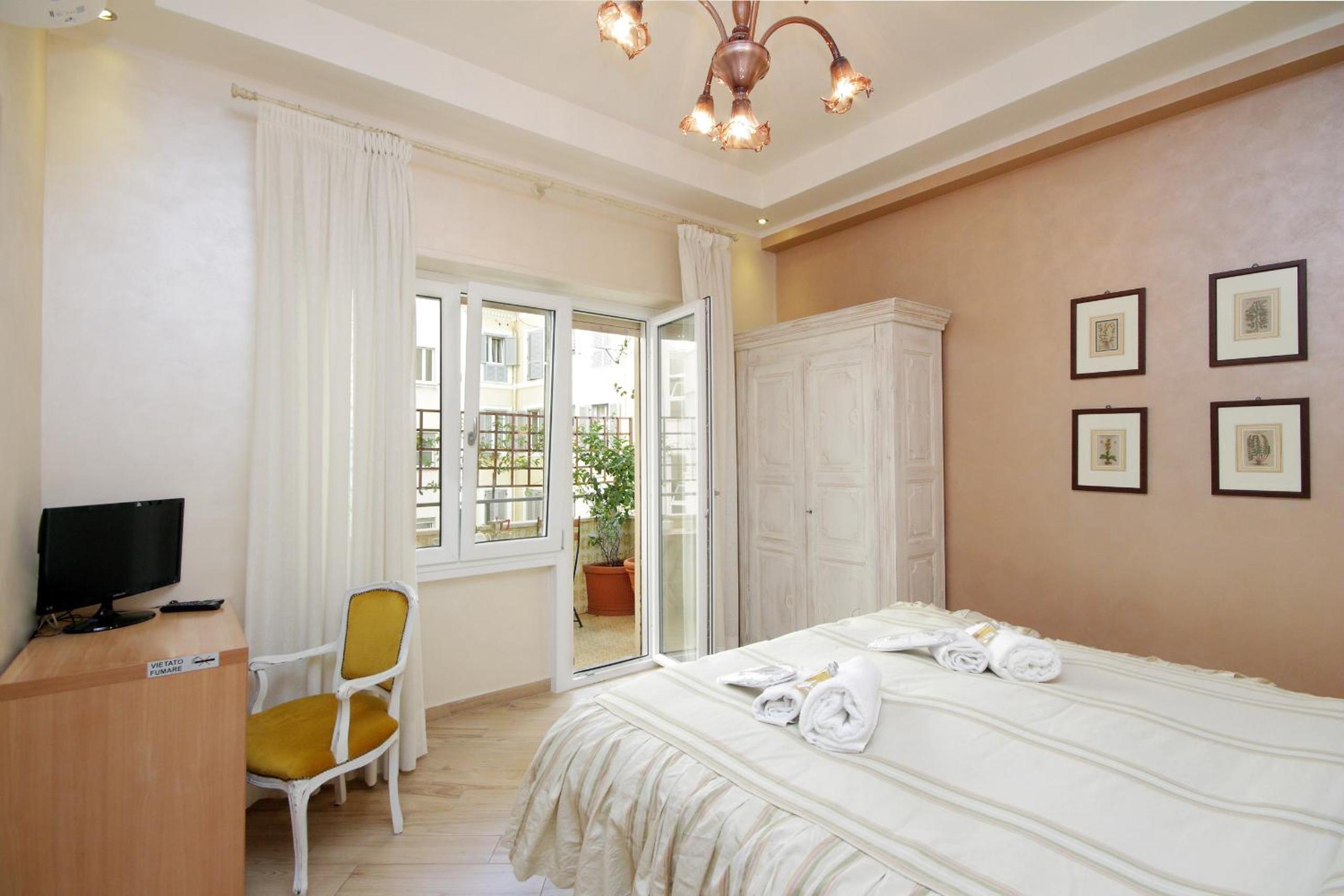 Colosseo Two-Bedroom Apartment with Balcony - Via Capo D'Africa 31 photo 1