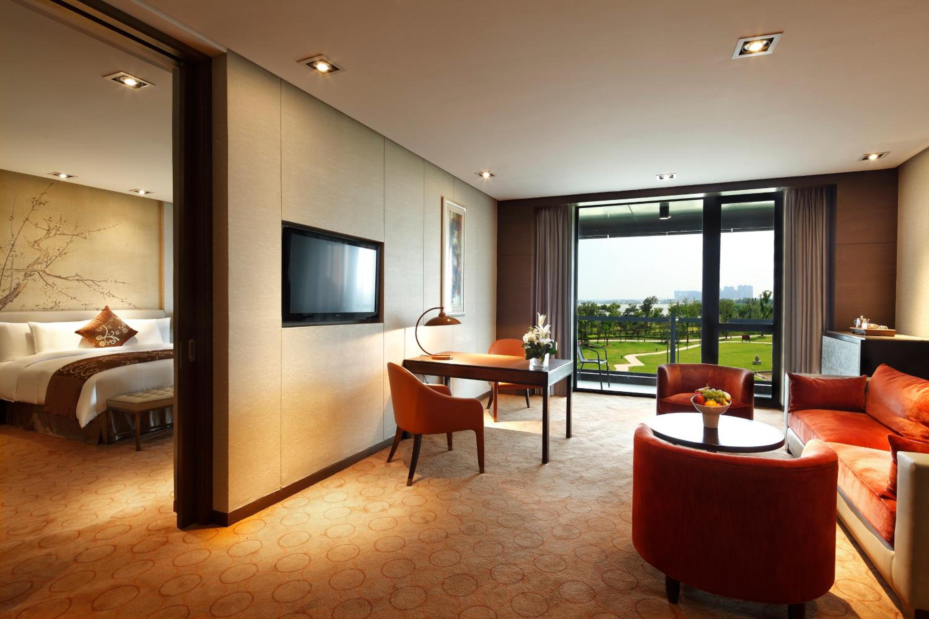 One-Bedroom Suite photo 3