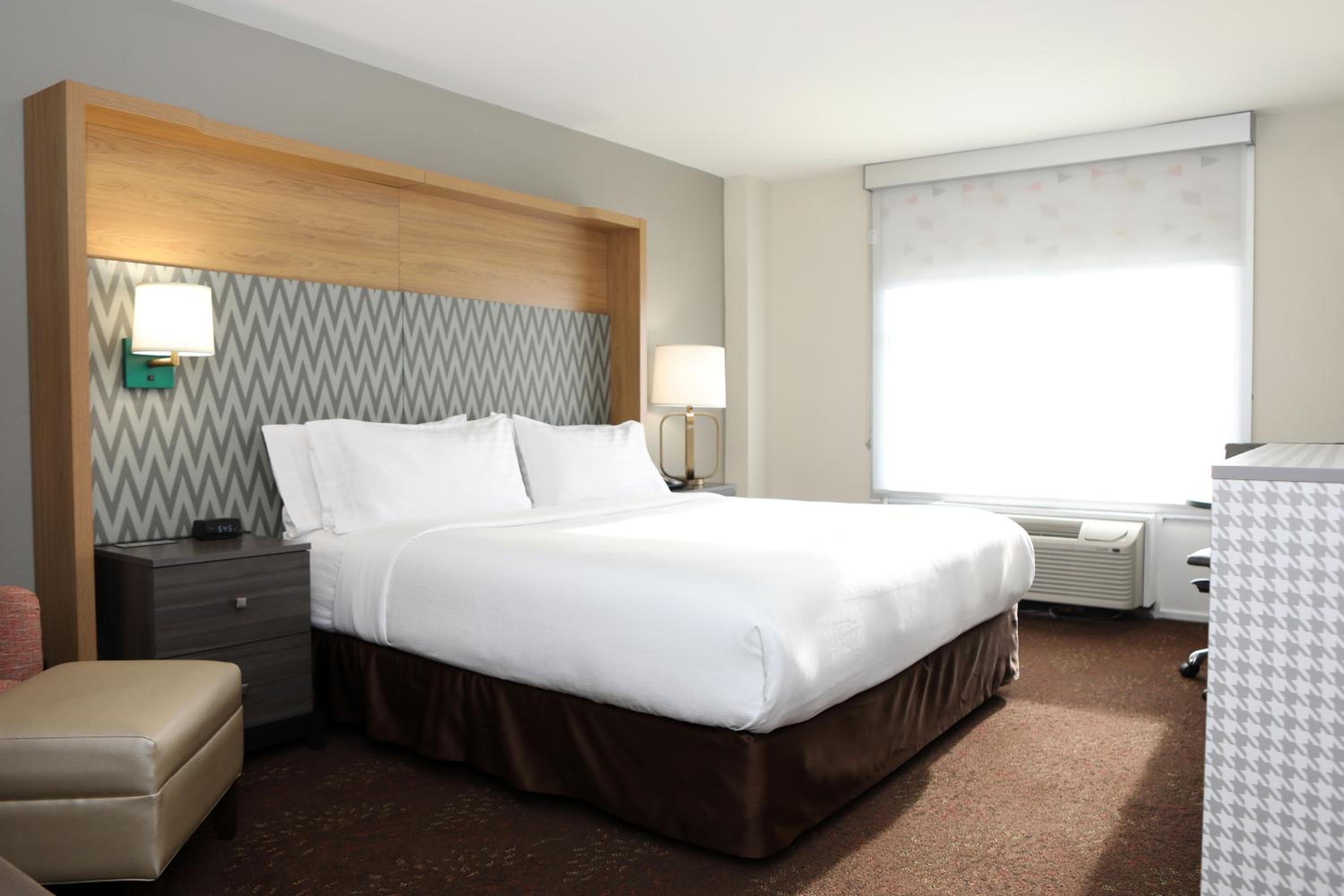 Standard King Room - Photo 3