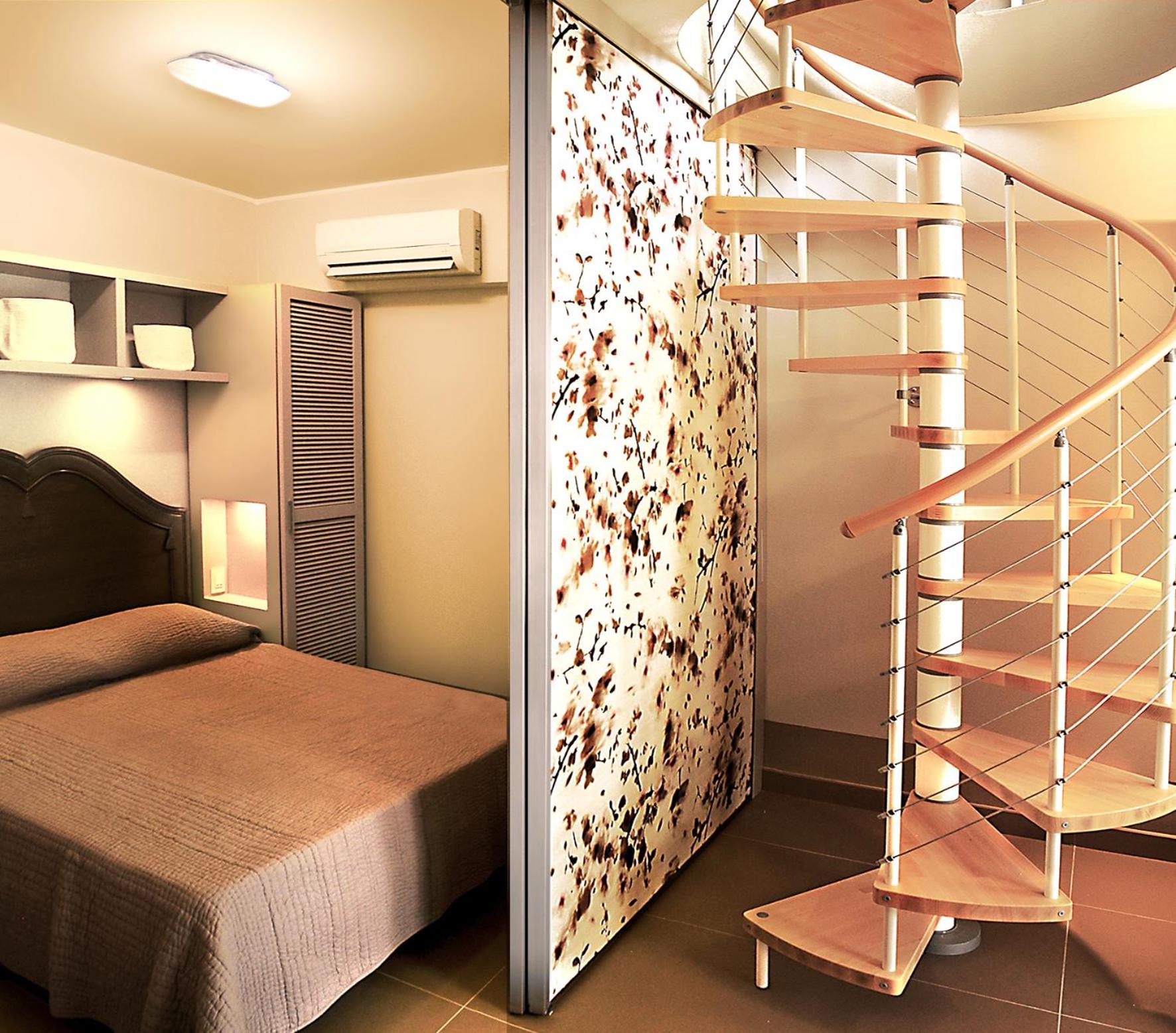 One-Bedroom Apartment - Split Level photo 2