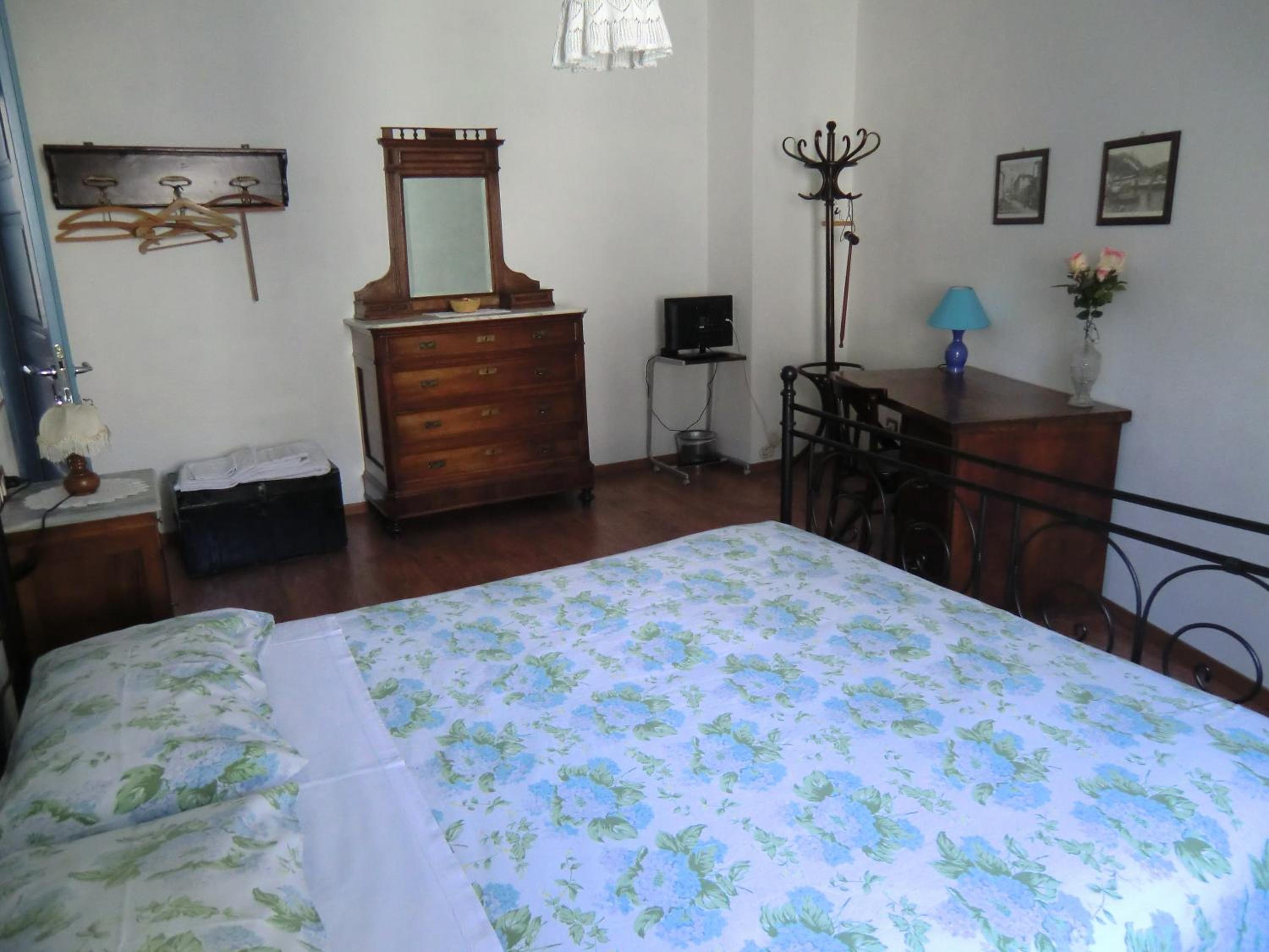 Two Connecting Rooms photo 1